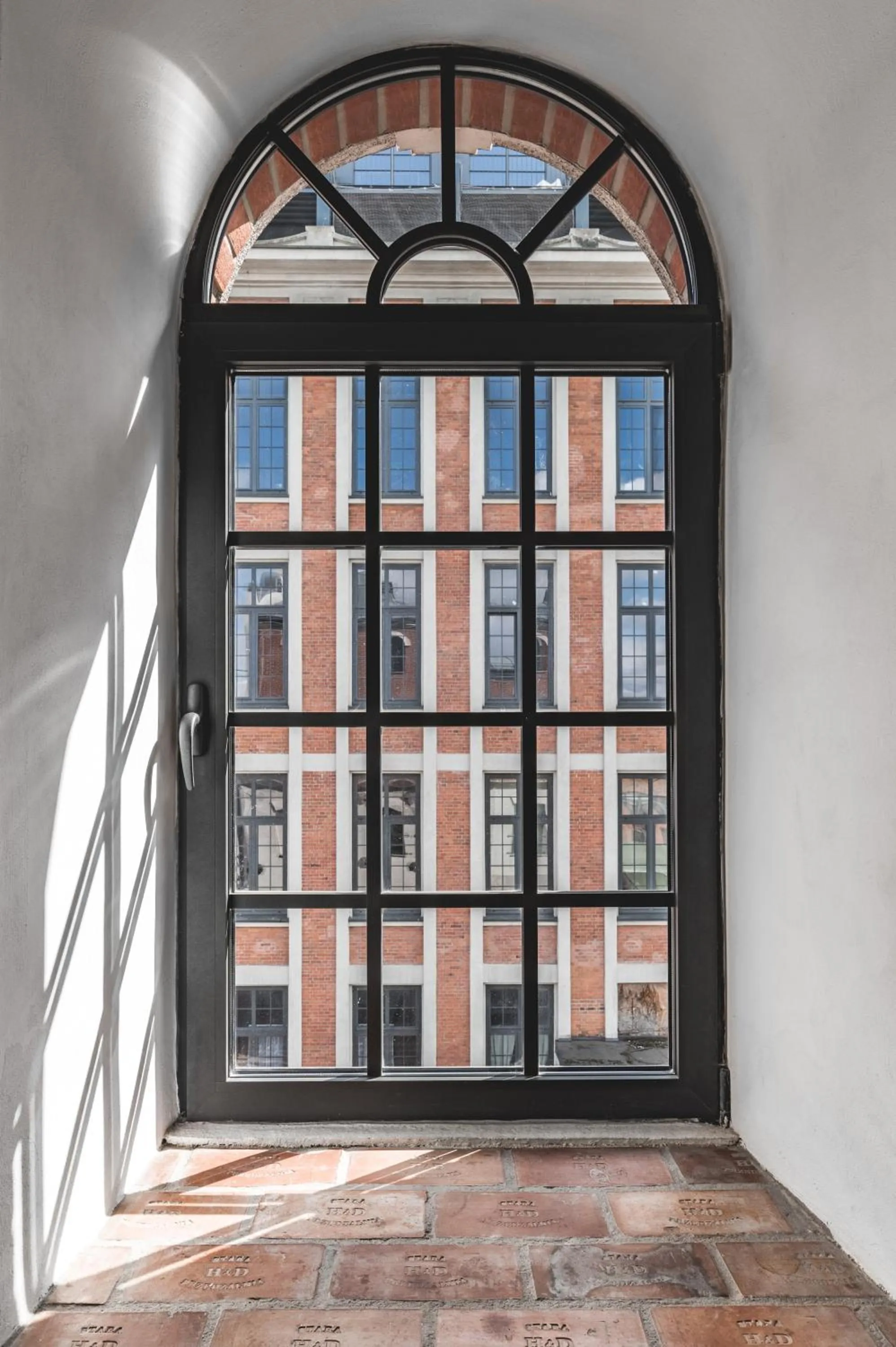Inner courtyard view in Aparthotel Stara Przędzalnia