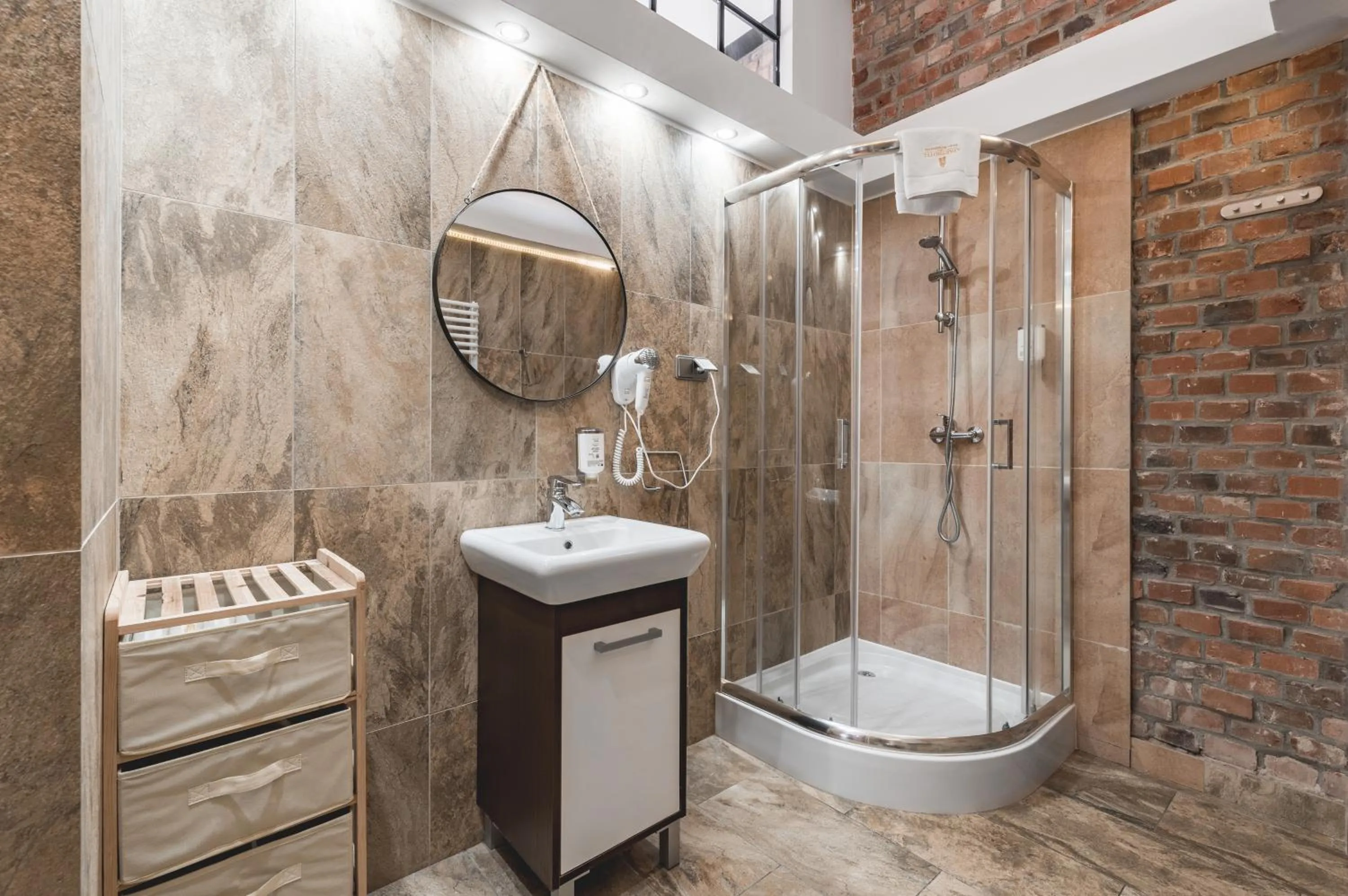 Shower in Aparthotel Stara Przędzalnia