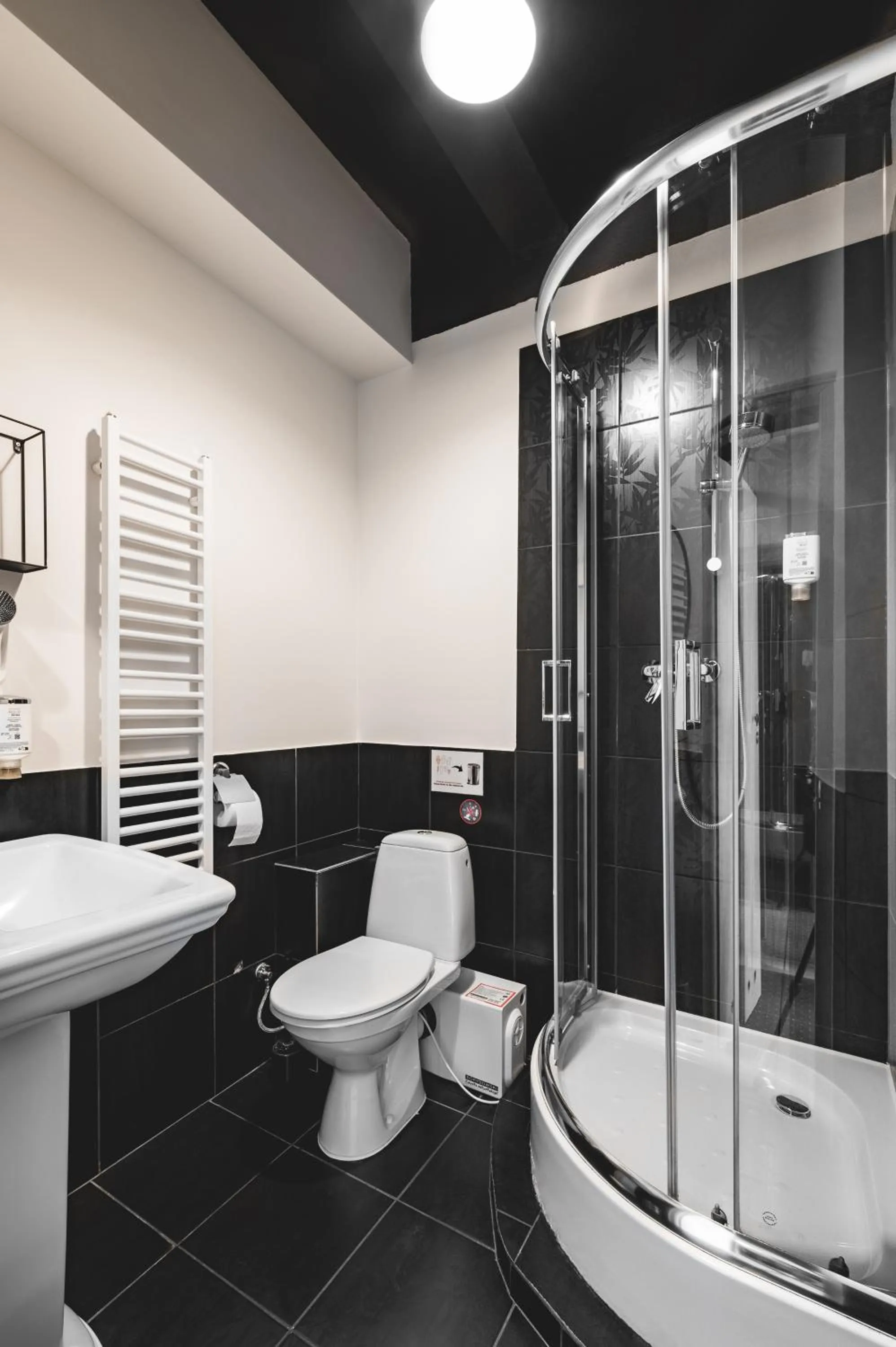 Toilet in Aparthotel Stara Przędzalnia