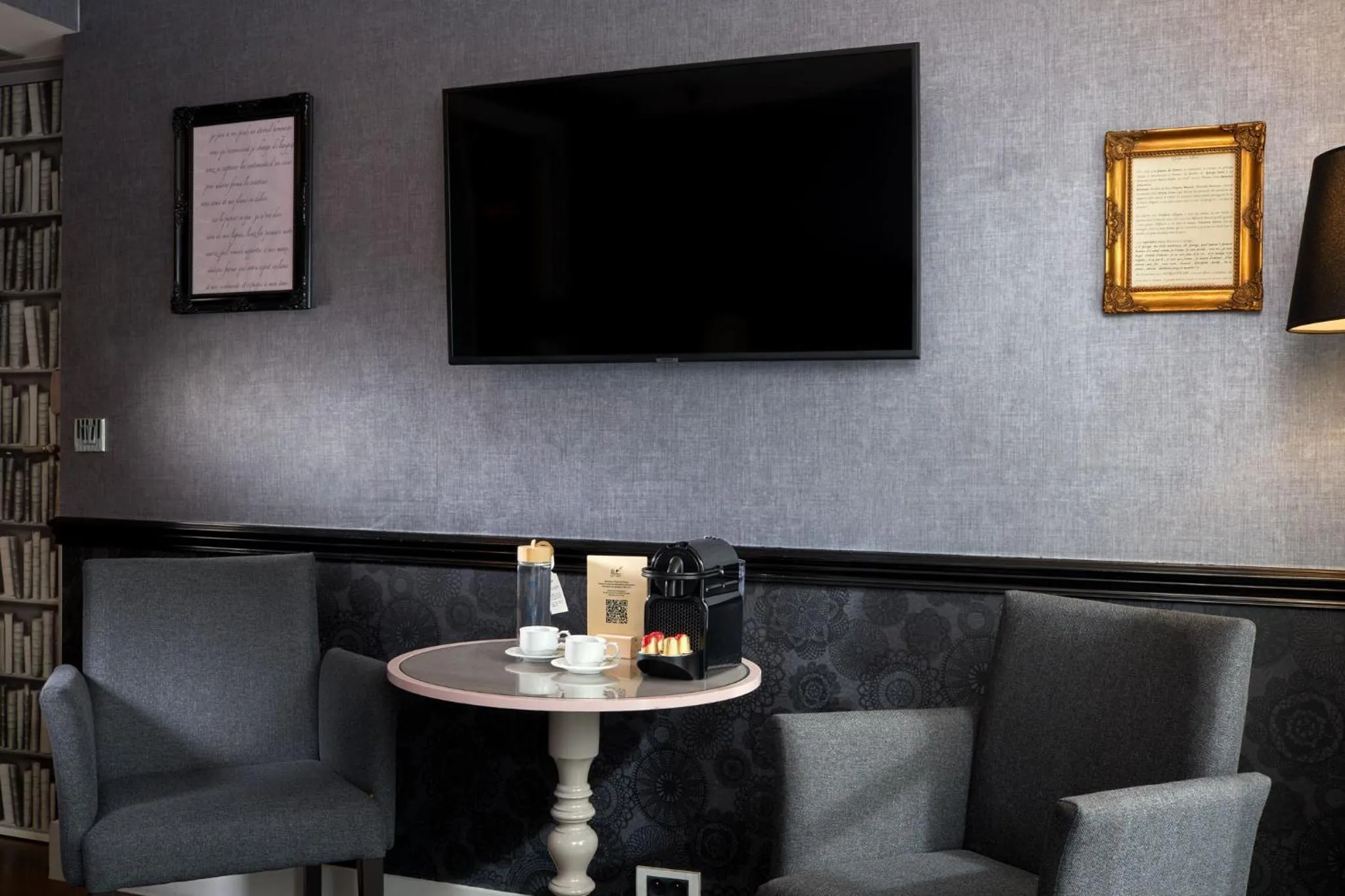 TV and multimedia in Les Plumes Hotel