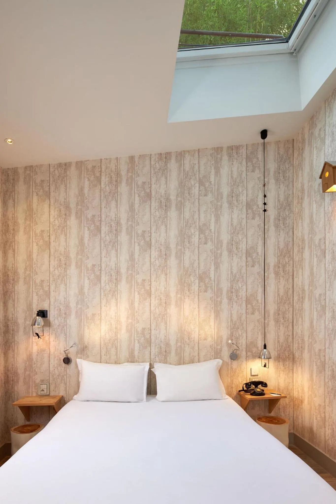 Bed in Les Plumes Hotel