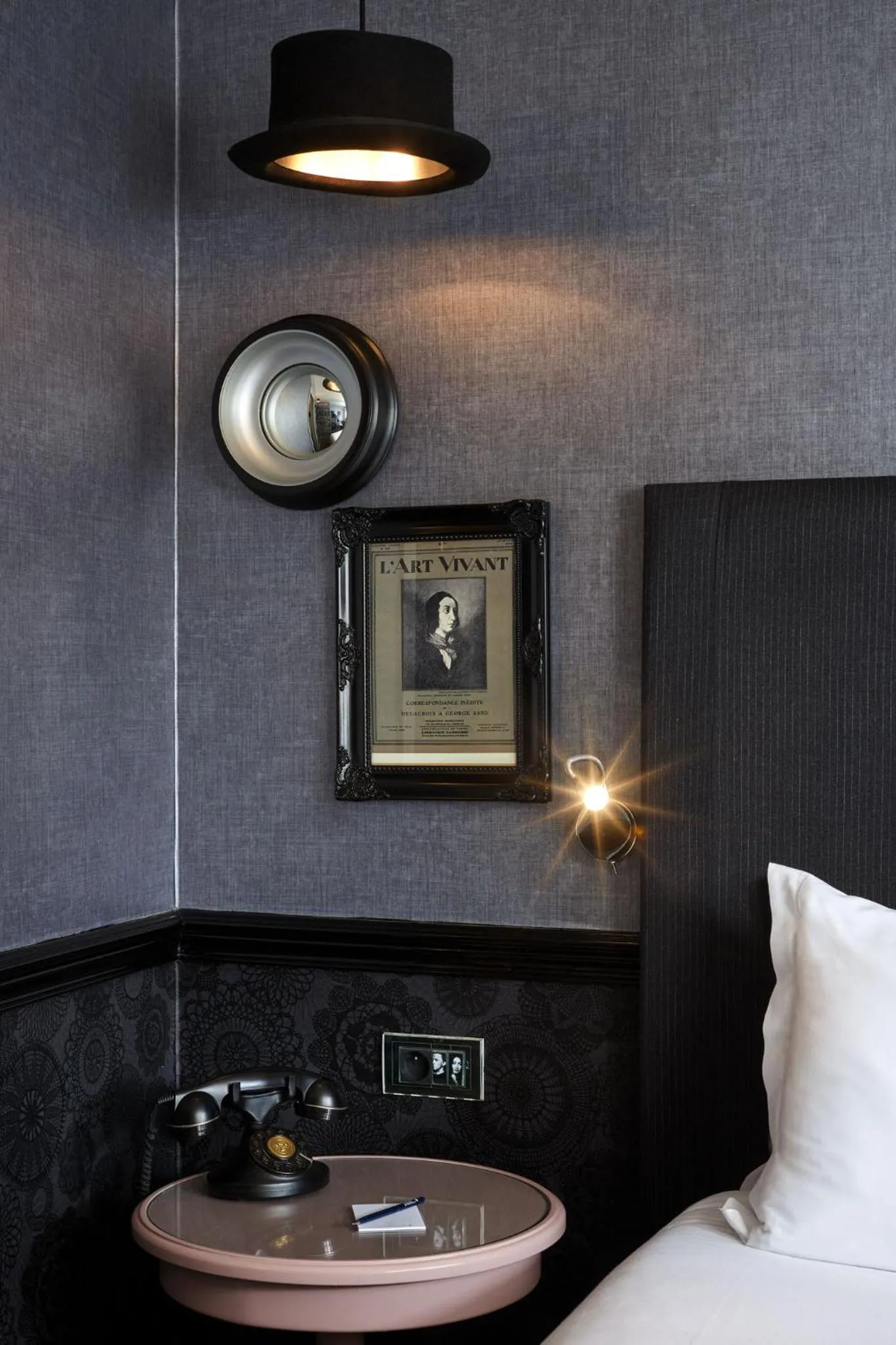 Bed in Les Plumes Hotel