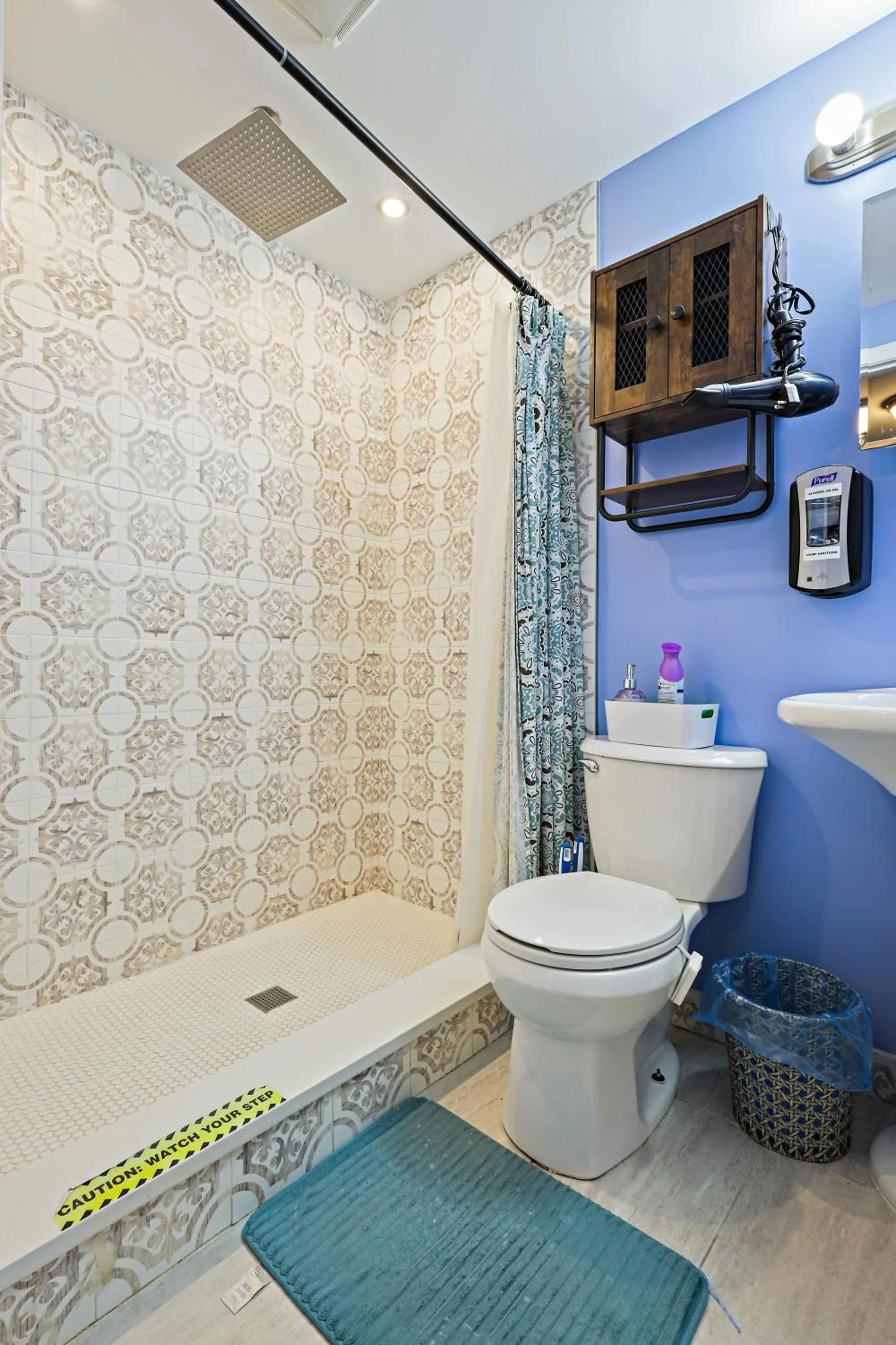 Bathroom in Beautiful 2 bedroom 1 bath Unit