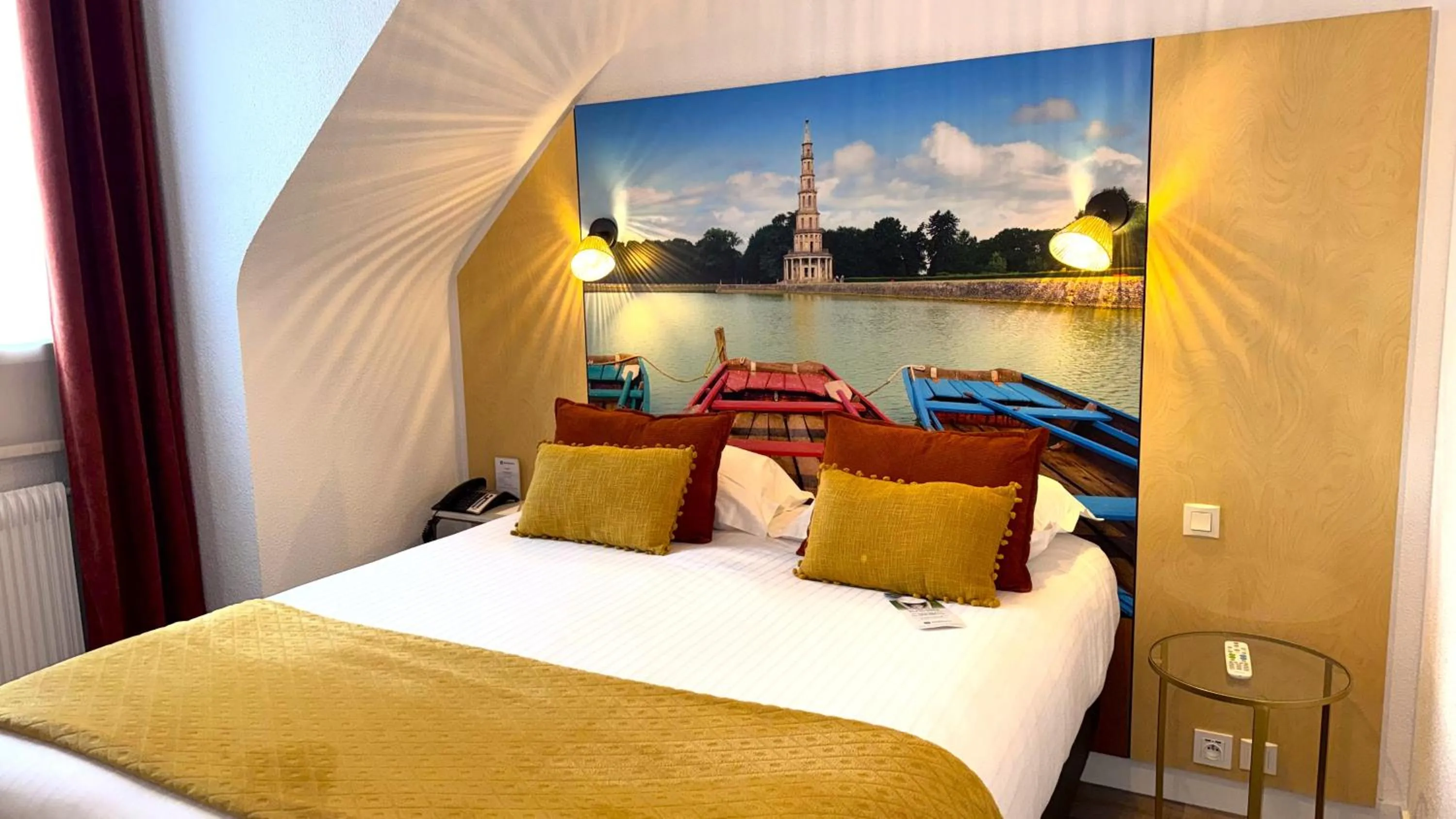 Bedroom, Bed in Best Western Le Vinci Loire Valley