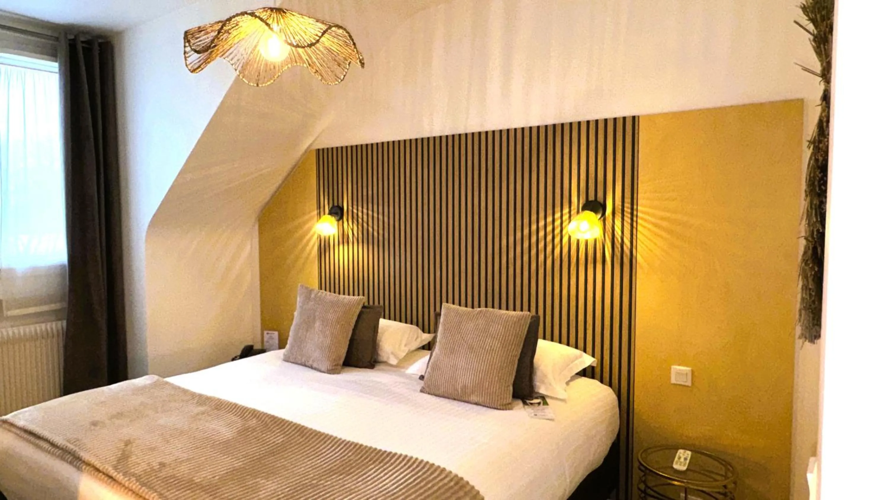 Bedroom, Bed in Best Western Le Vinci Loire Valley