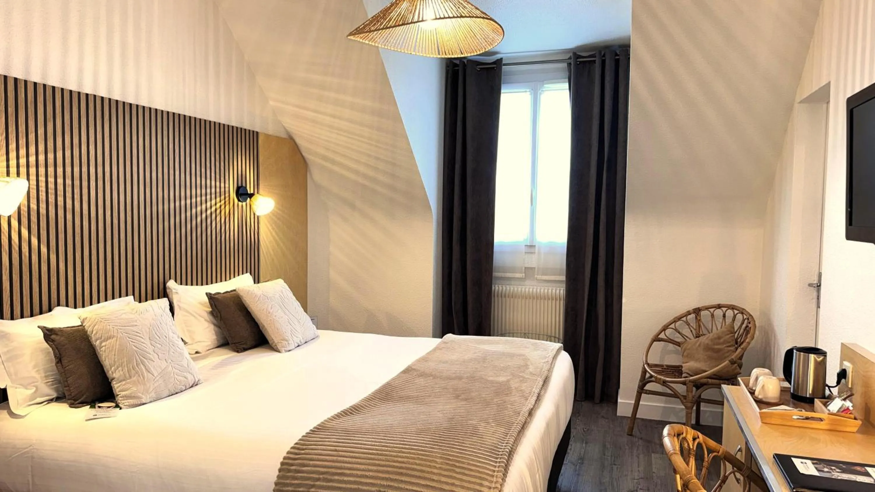 Bedroom, Bed in Best Western Le Vinci Loire Valley