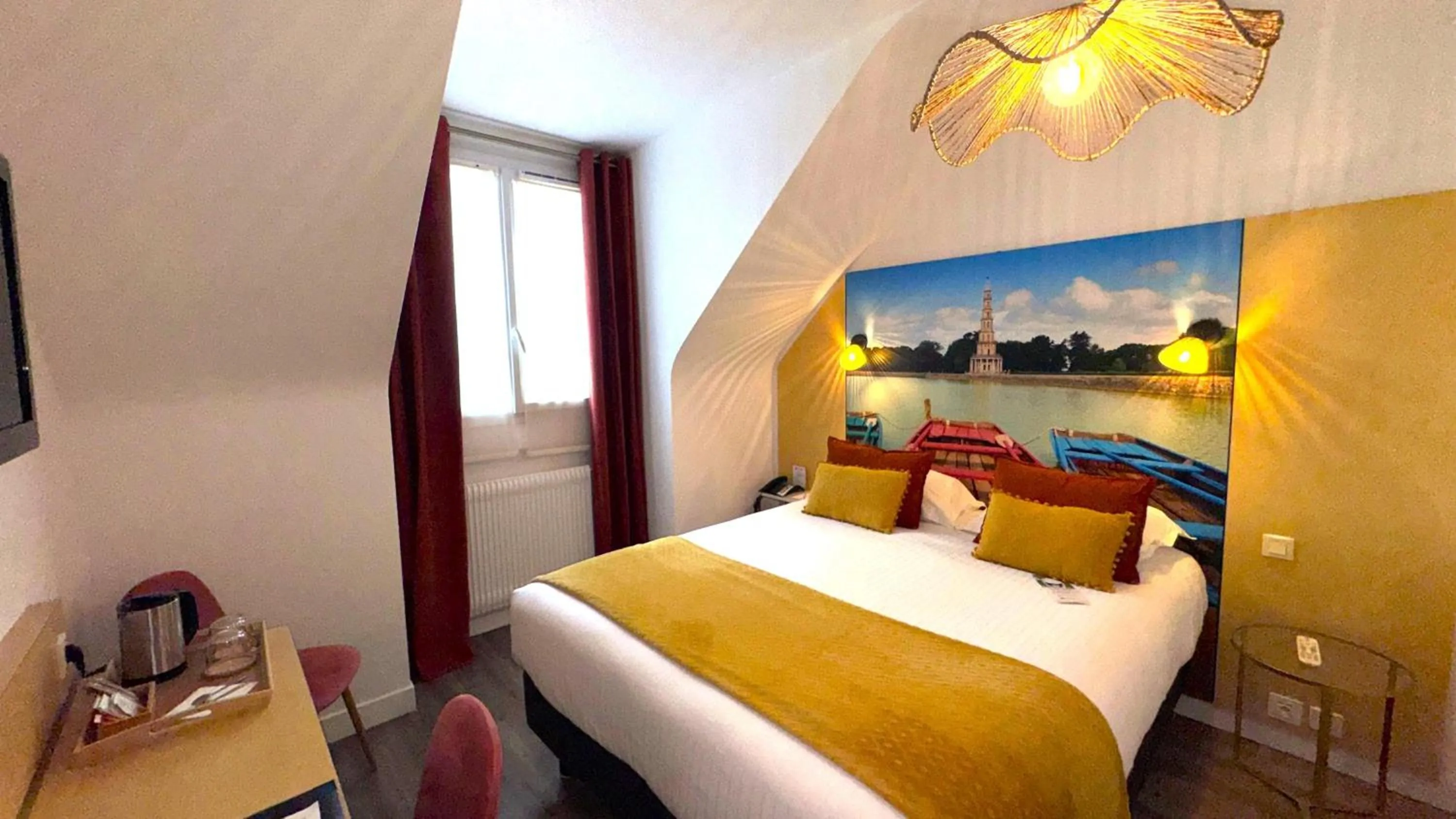 Bedroom, Bed in Best Western Le Vinci Loire Valley