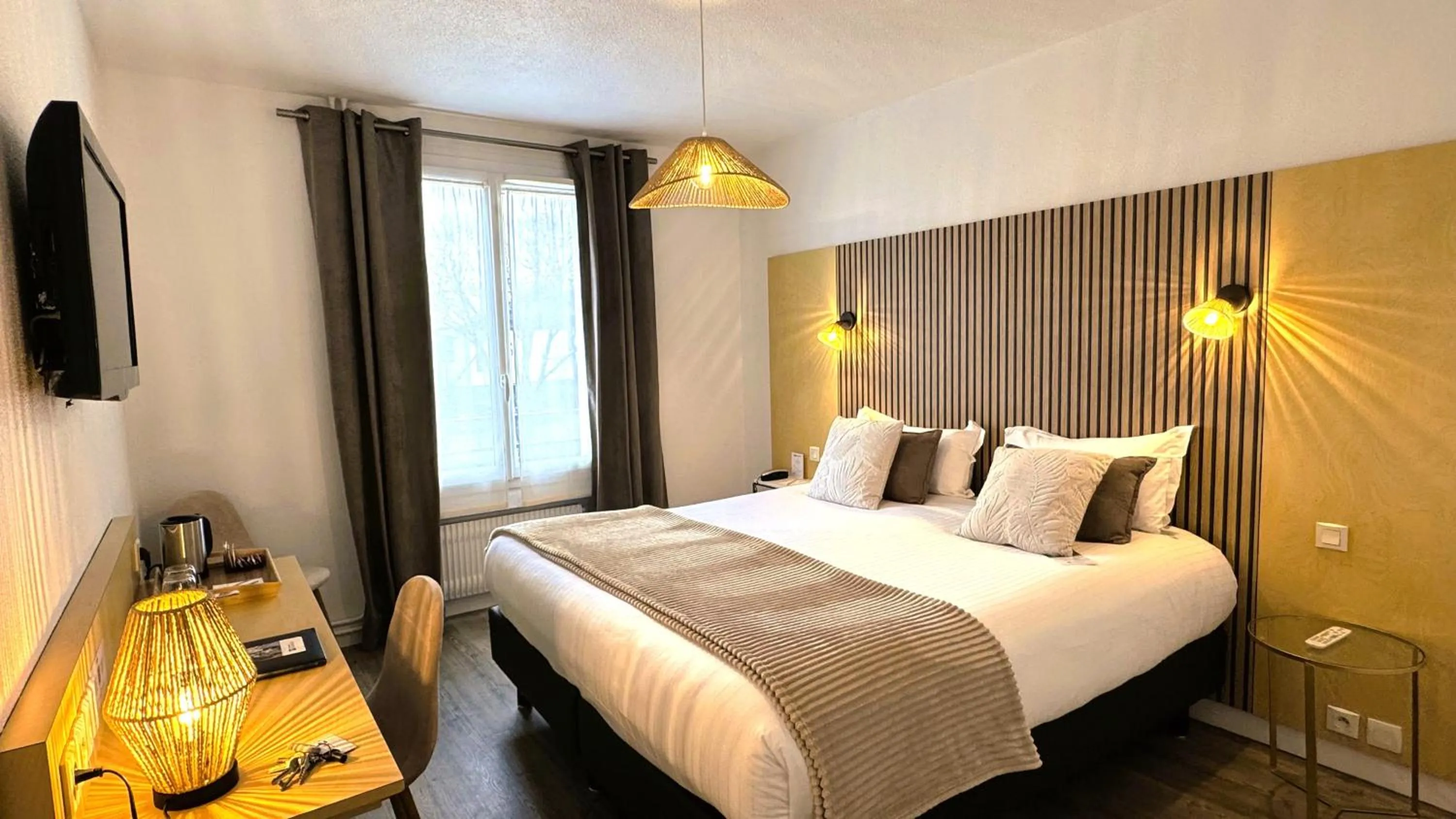 Photo of the whole room, Bed in Best Western Le Vinci Loire Valley