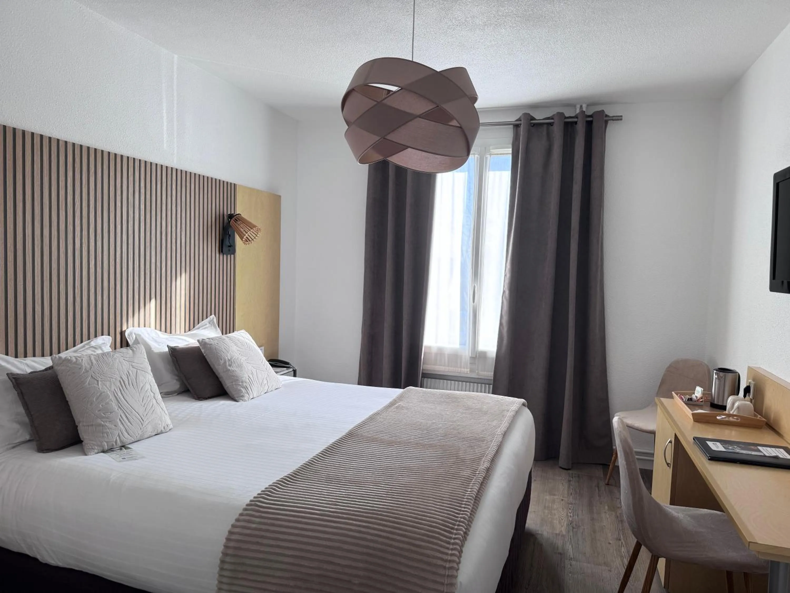 Bed in Best Western Le Vinci Loire Valley