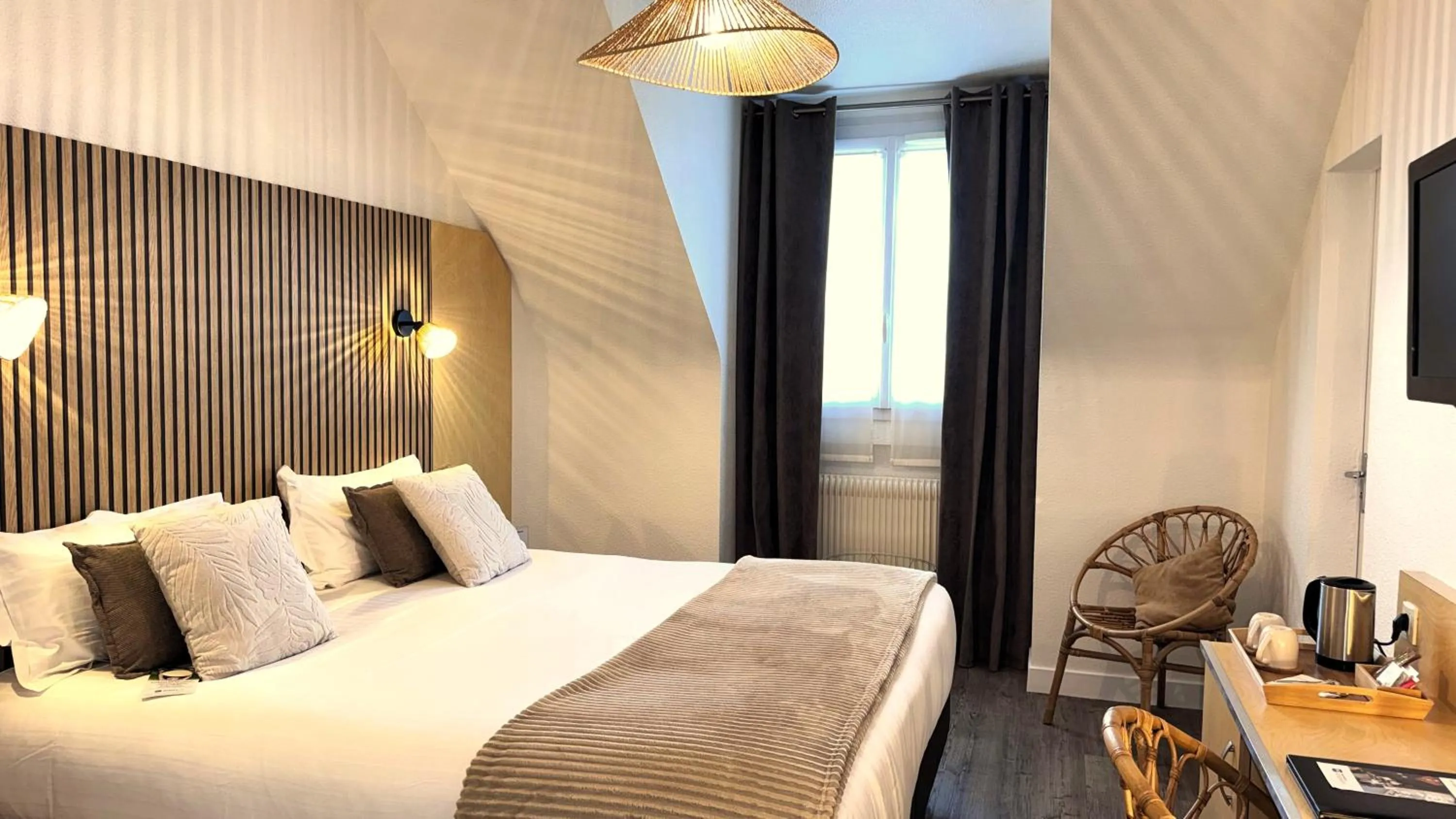 Photo of the whole room, Bed in Best Western Le Vinci Loire Valley