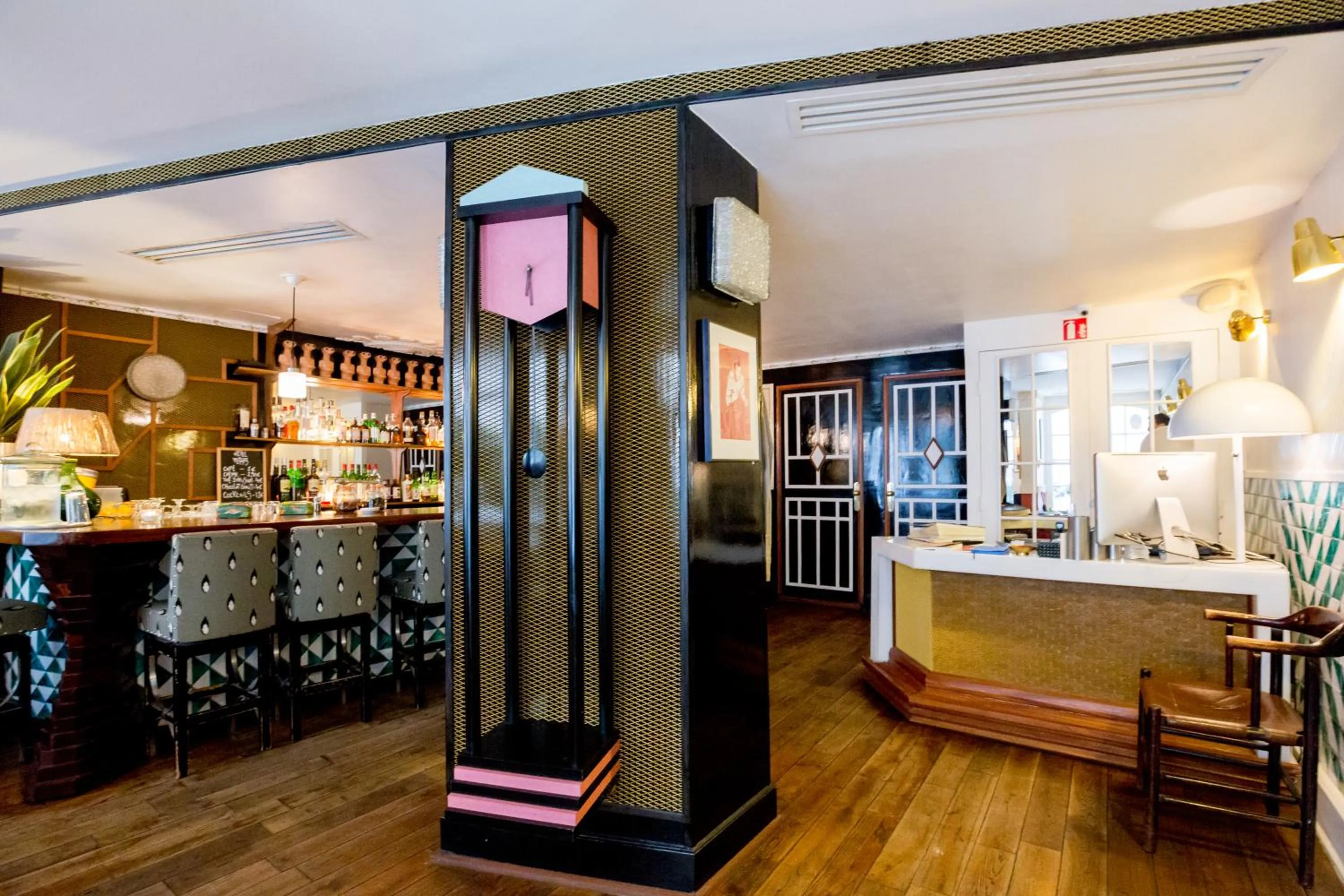 Lobby or reception in Hôtel du Temps Paris