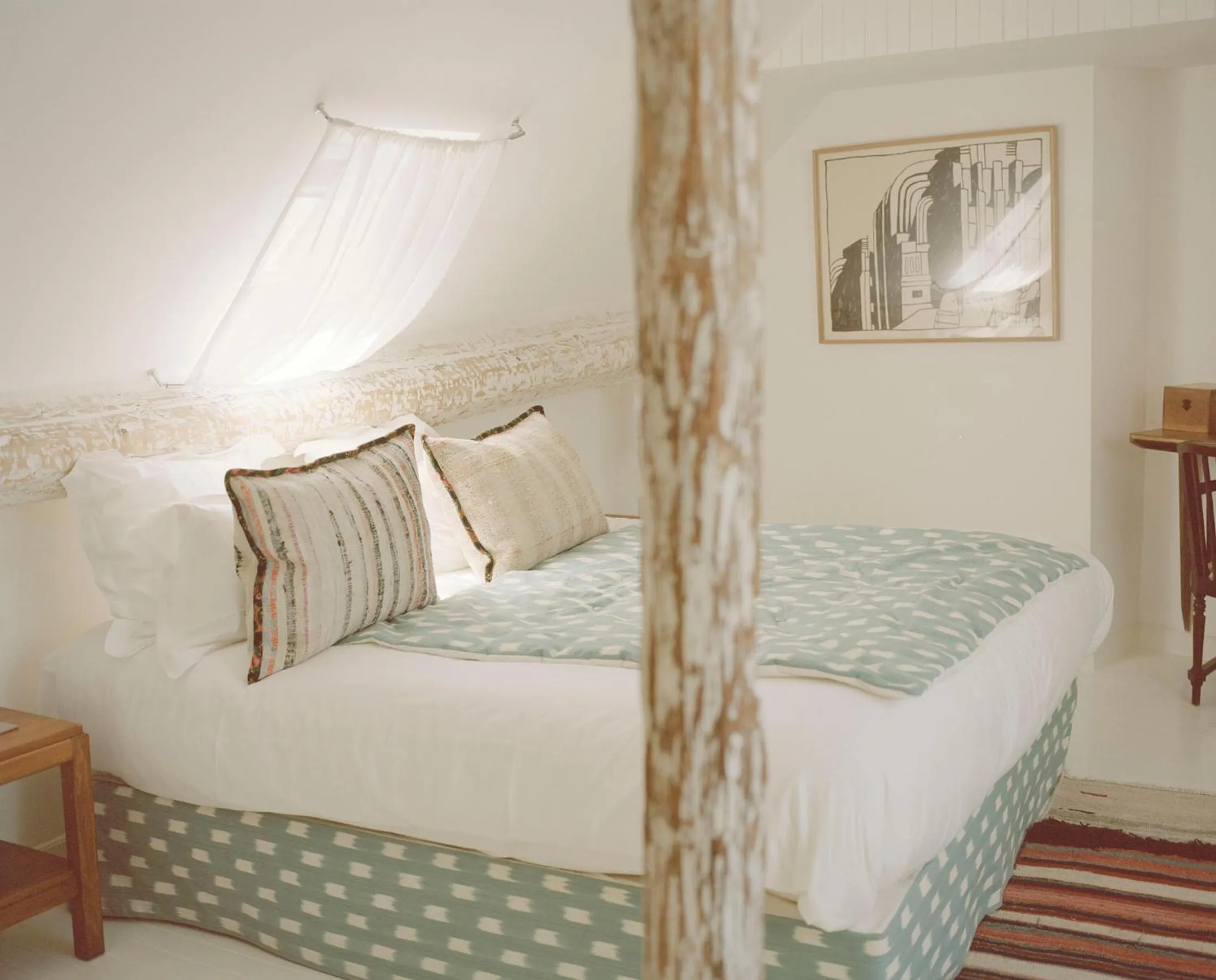 Photo of the whole room, Bed in Hôtel du Temps Paris