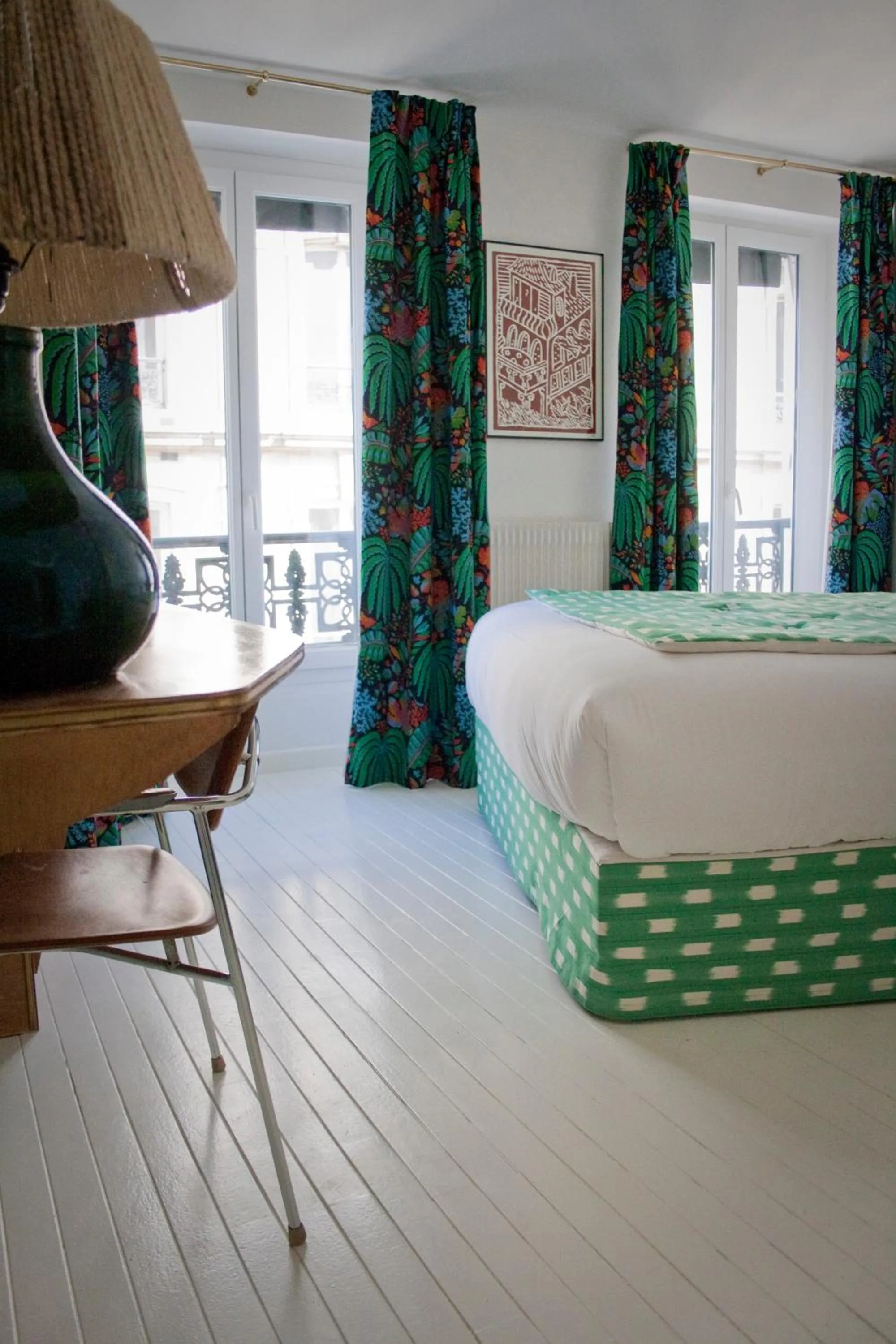 Photo of the whole room, Bed in Hôtel du Temps Paris