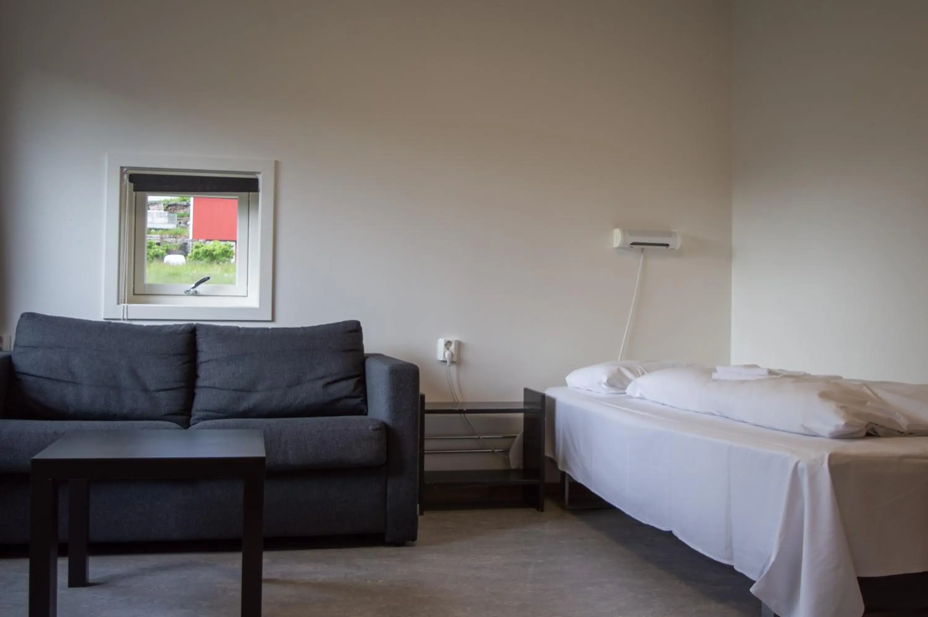 Single Room with Shared Bathroom - single occupancy in Sogndal Bed & Breakfast Single Room with Shared Bathroom - single occupancy in Sogndal Bed & Breakfast