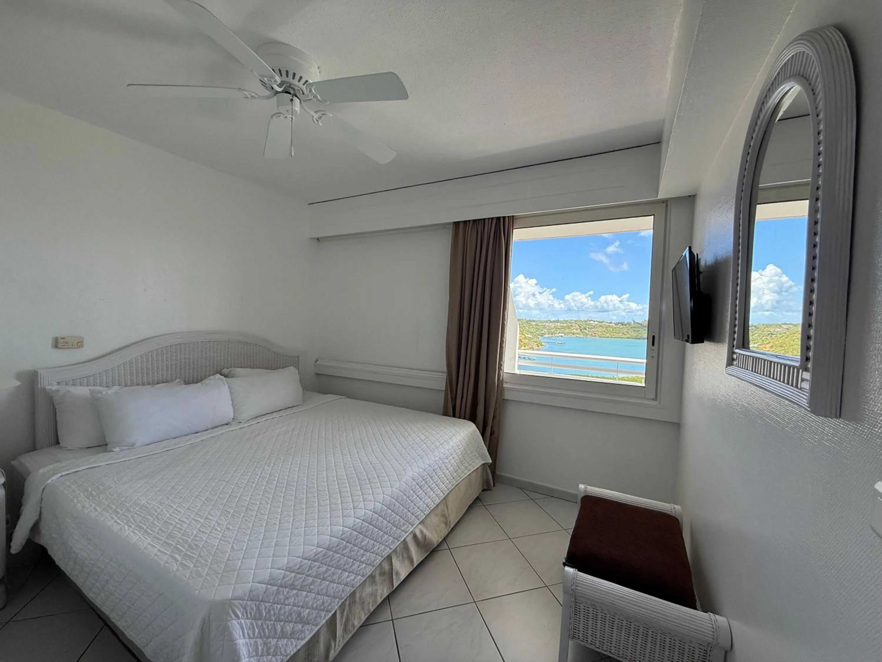 Bed in Sapphire Beach Club Resort