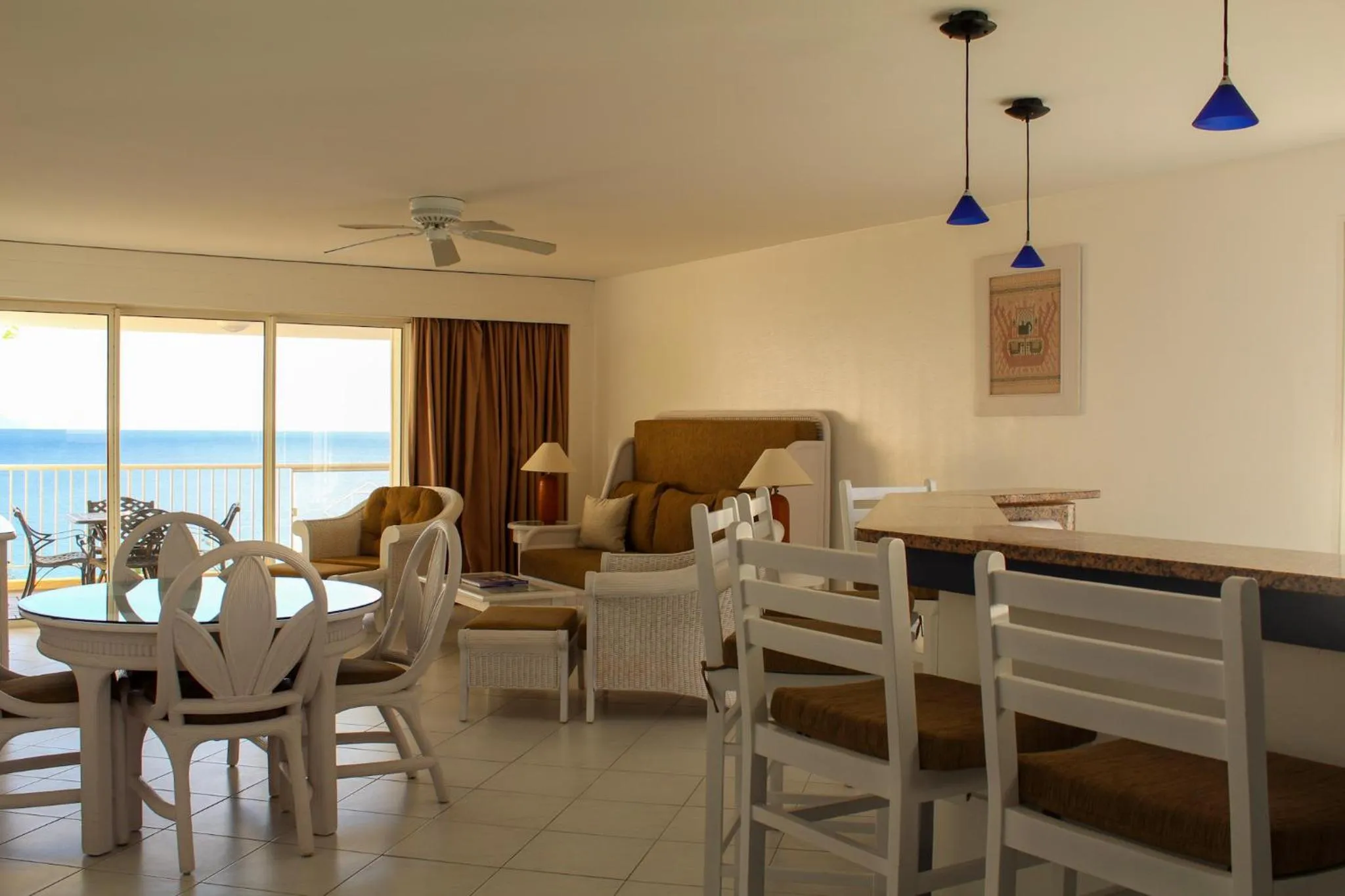 Living room in Sapphire Beach Club Resort