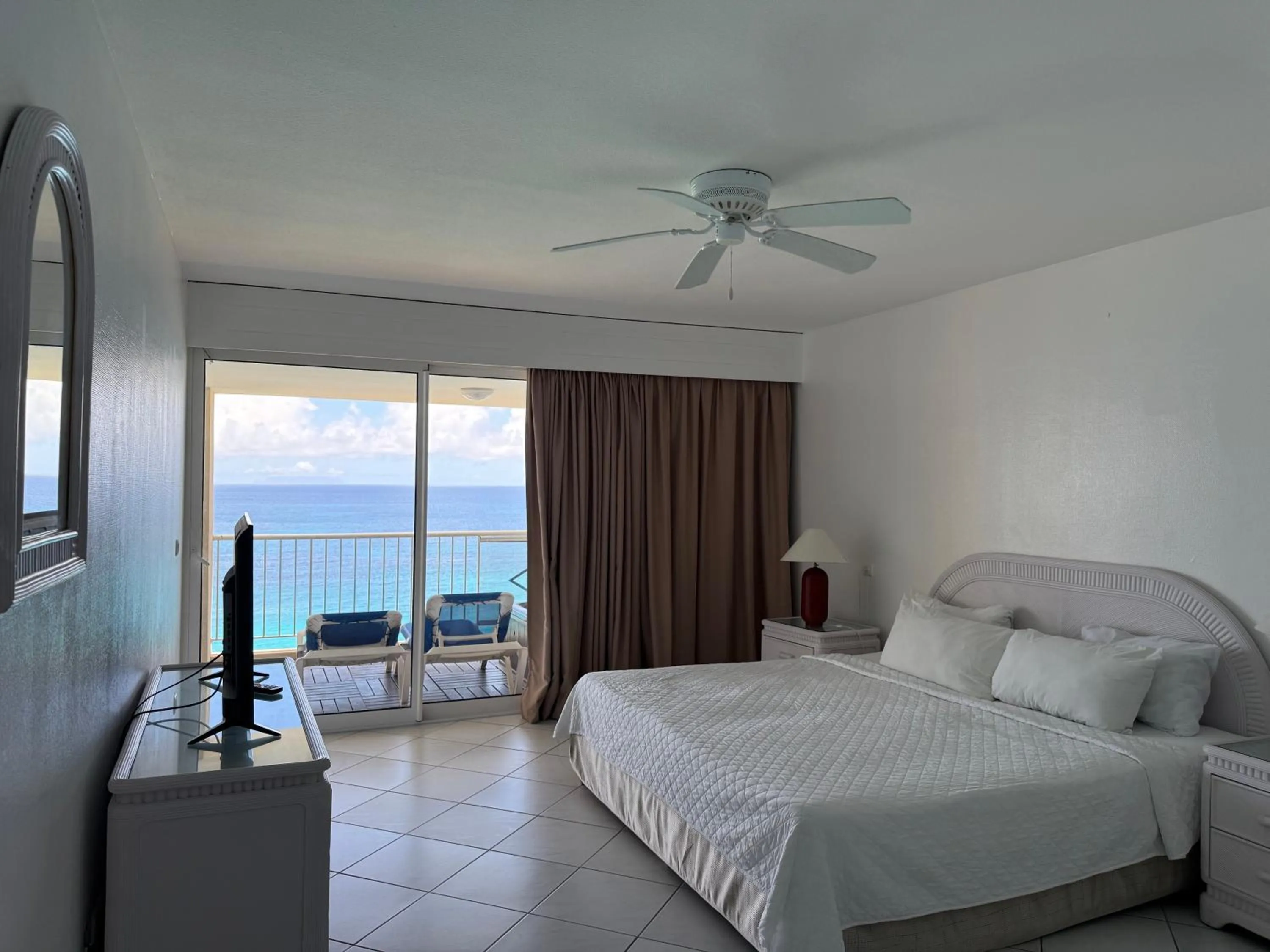 Bedroom, Bed in Sapphire Beach Club Resort