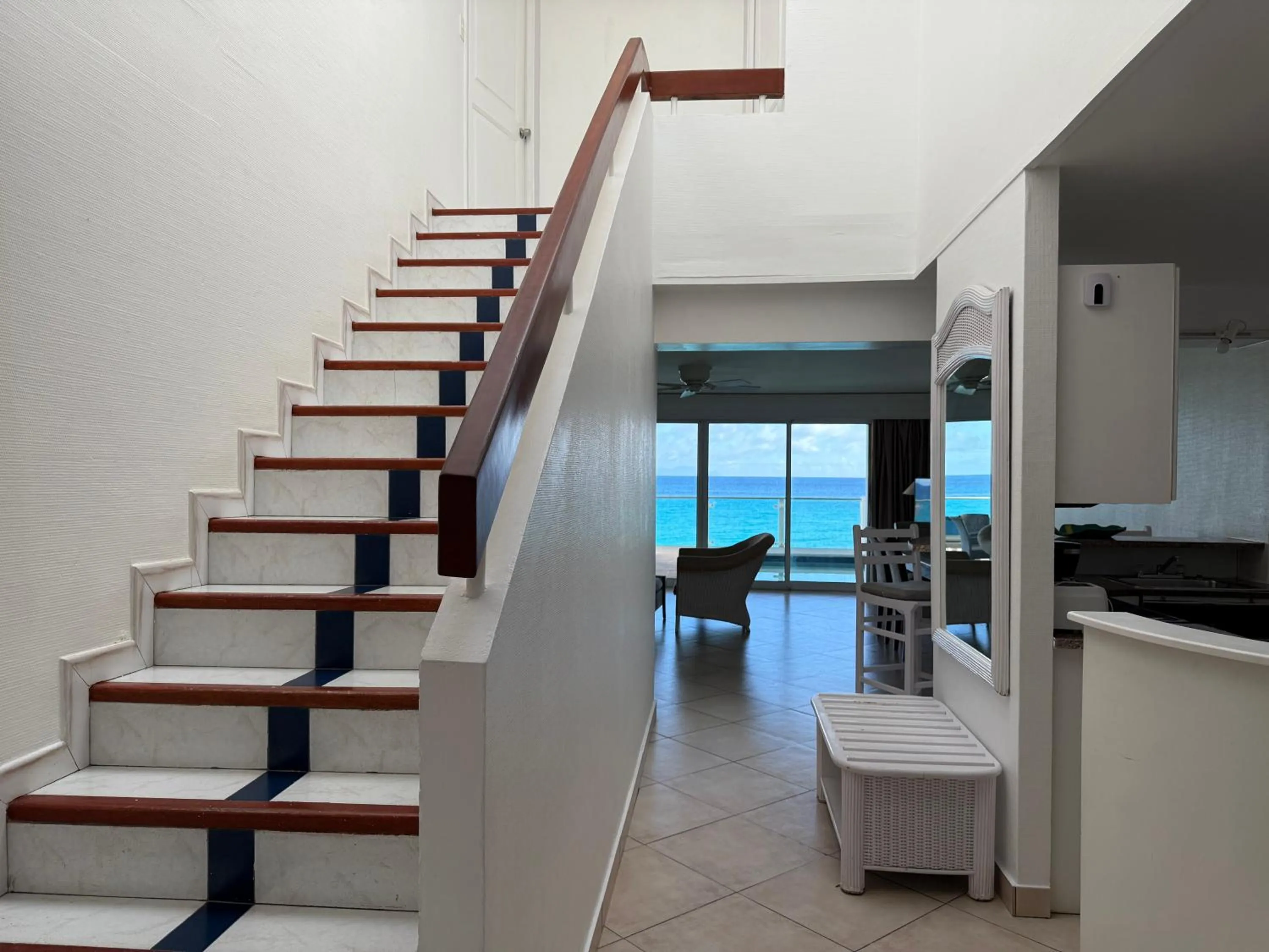 Facade/entrance in Sapphire Beach Club Resort