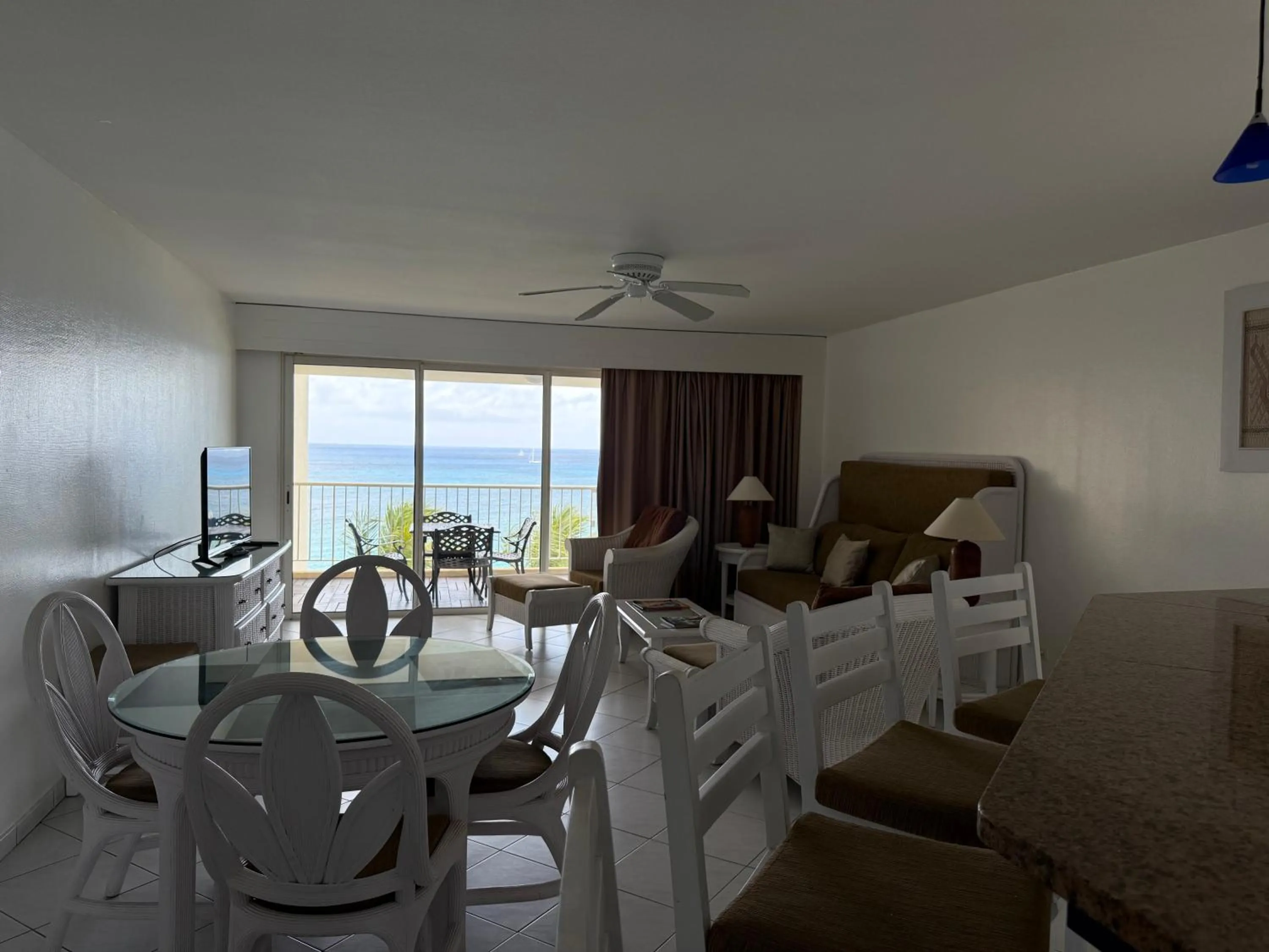 Living room in Sapphire Beach Club Resort