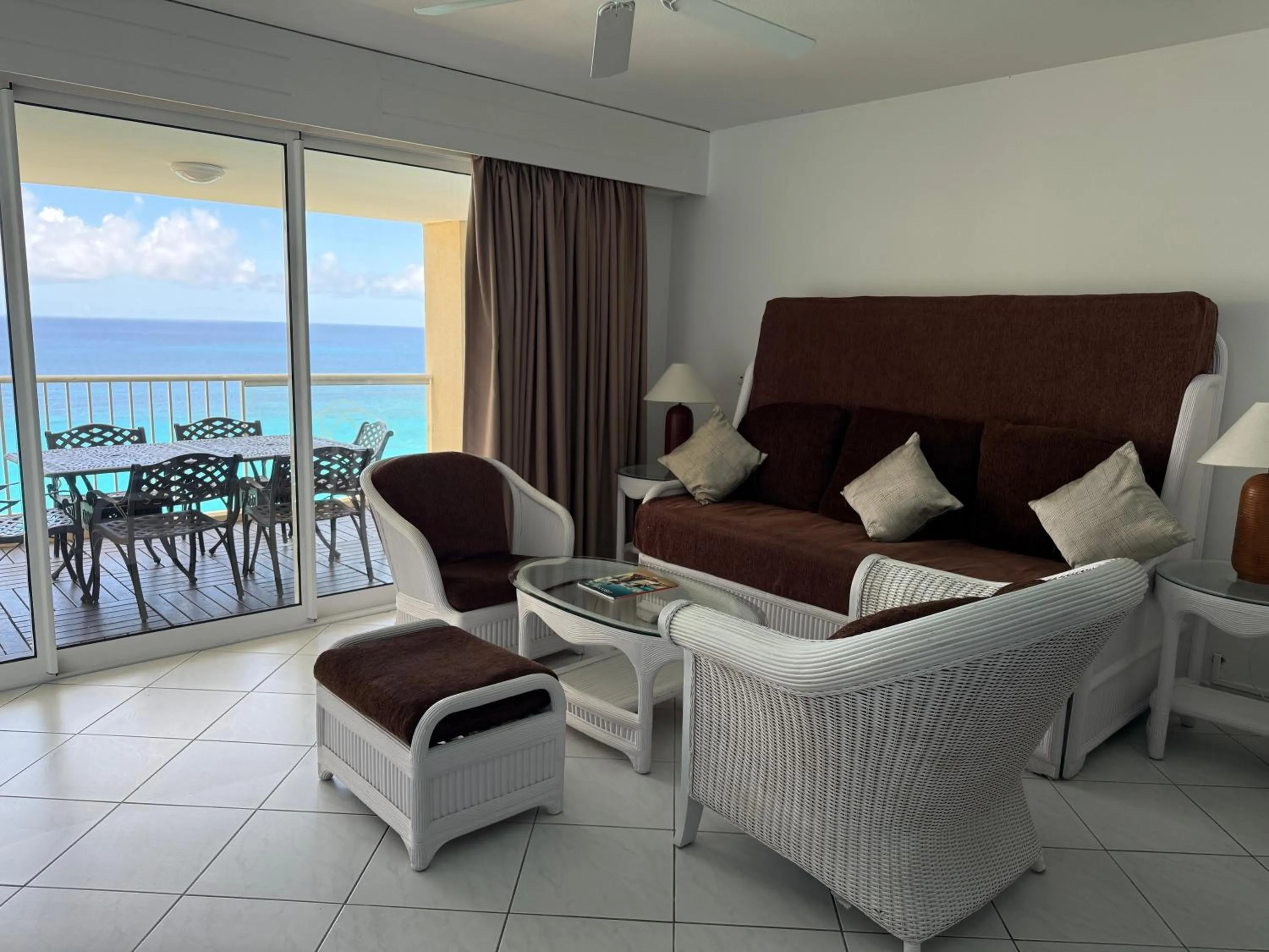 Living room in Sapphire Beach Club Resort