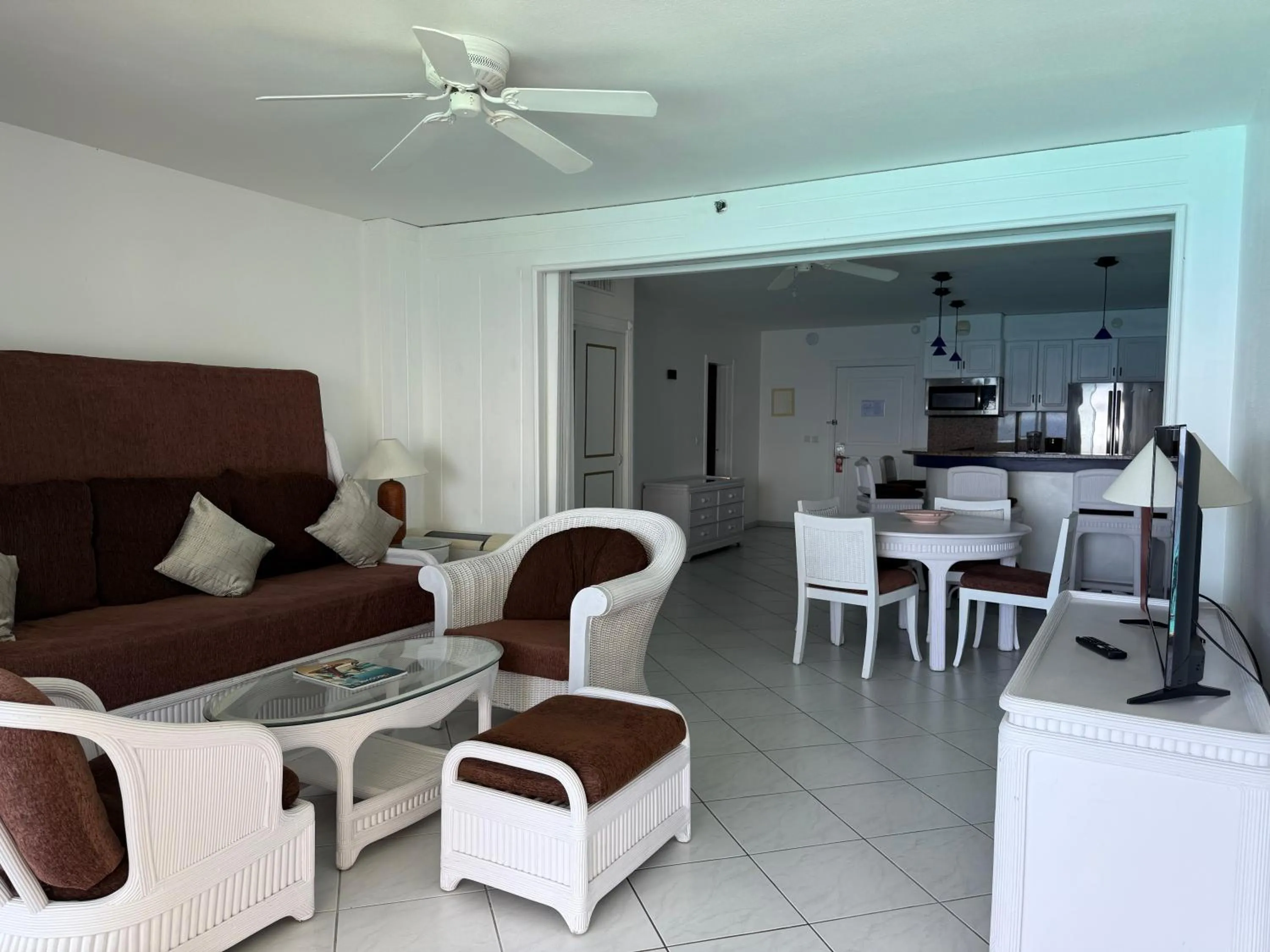 Living room in Sapphire Beach Club Resort