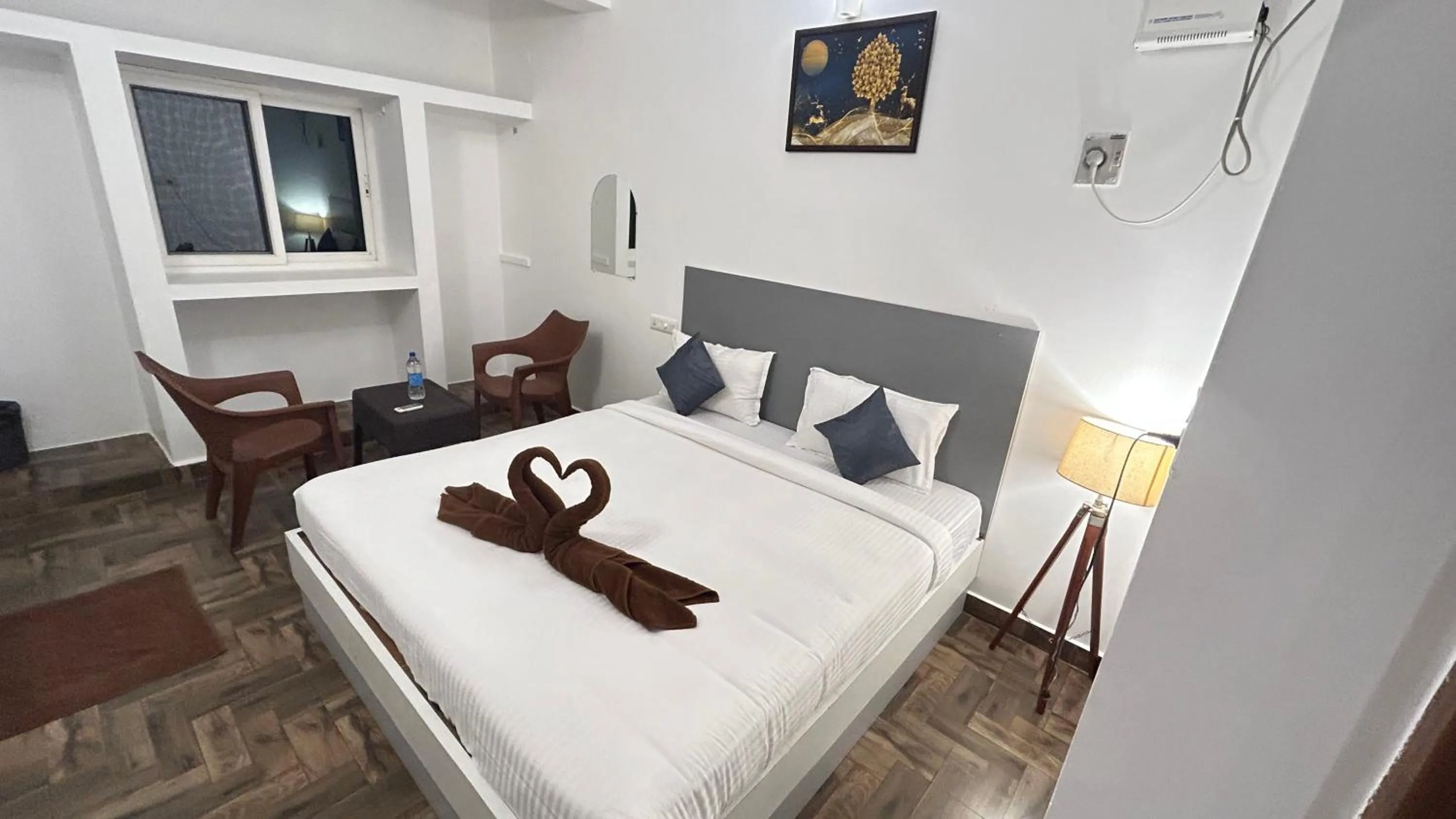 Bedroom, Bed in The Base Inn