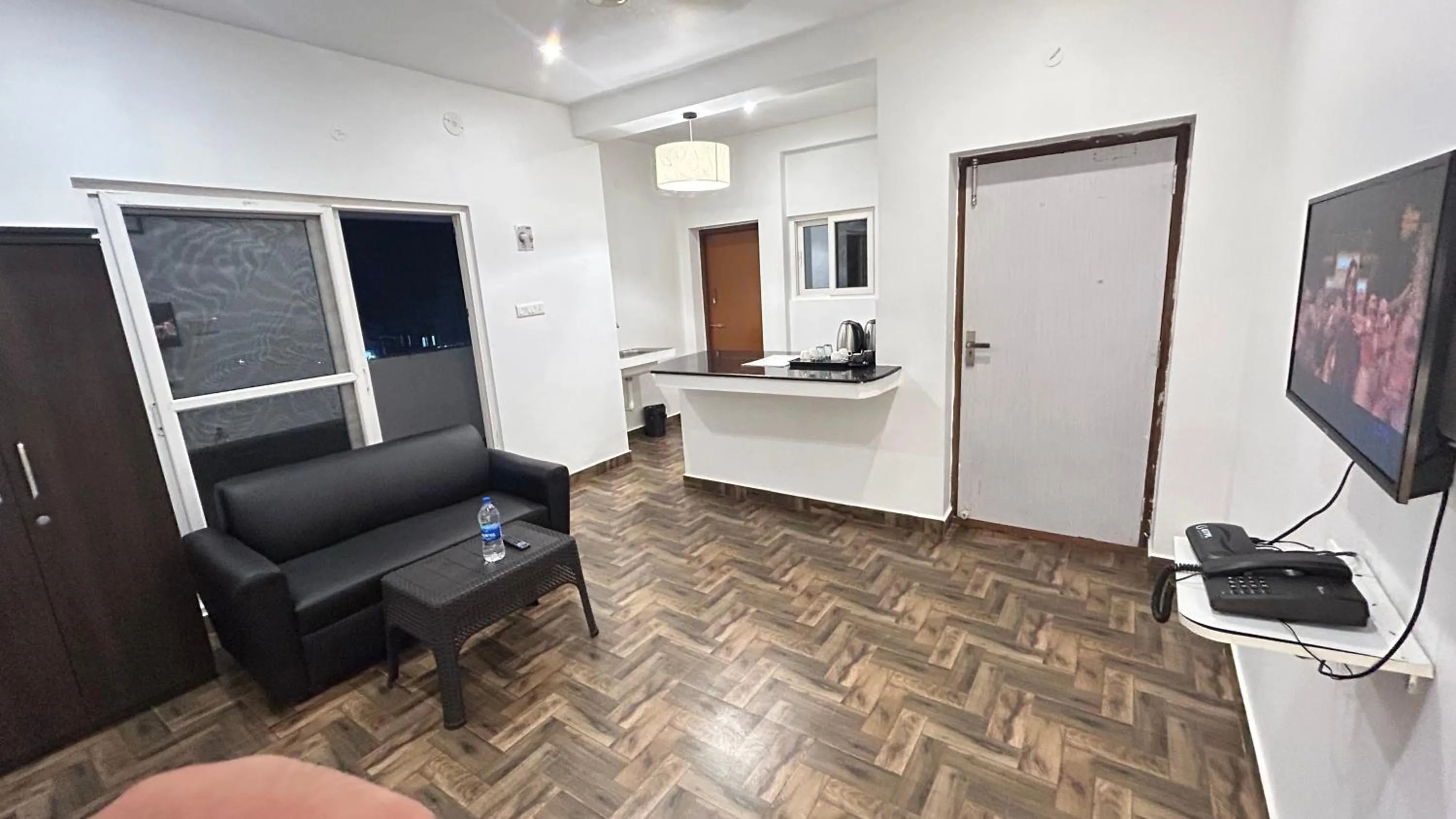 Communal lounge/ TV room in The Base Inn