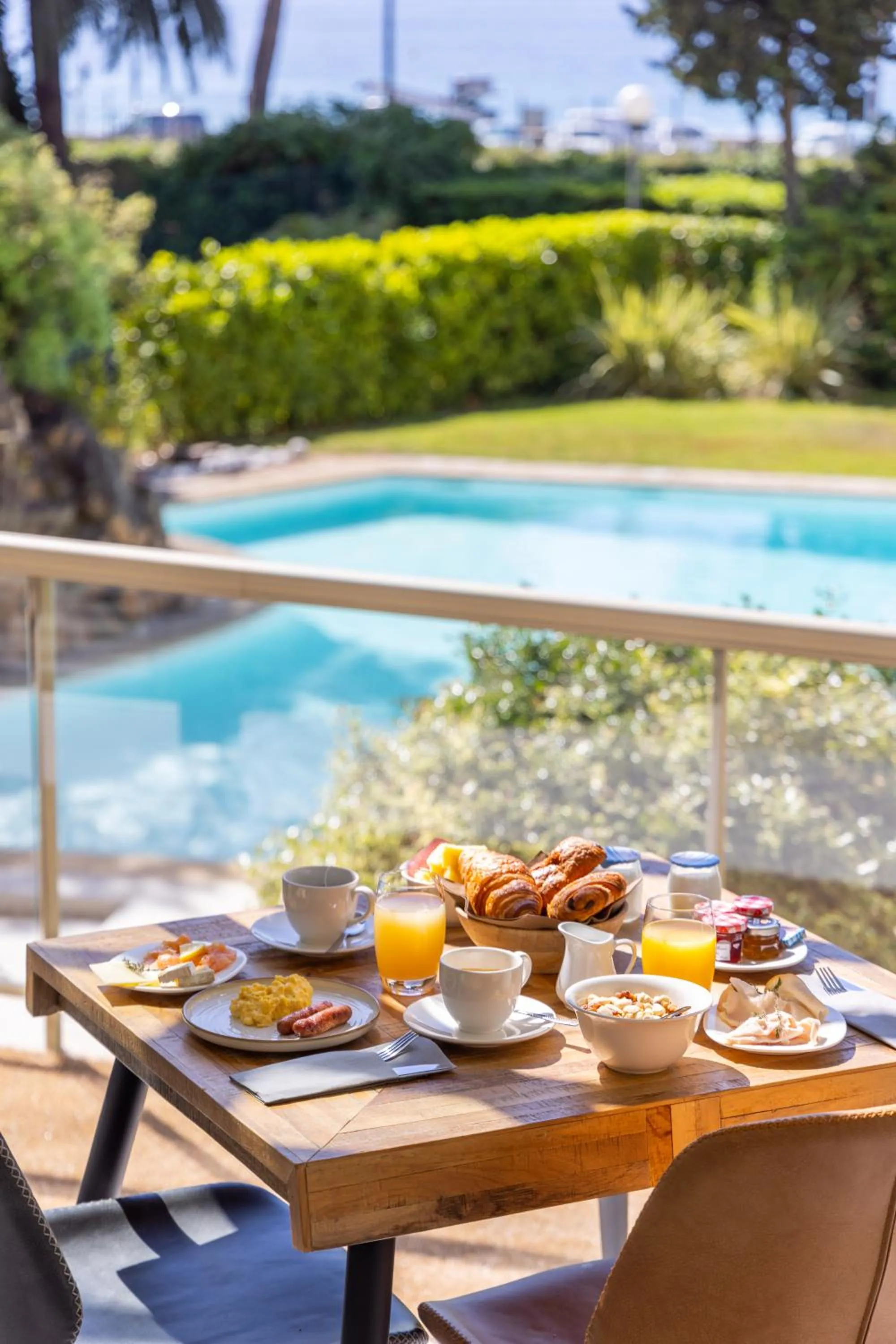 Breakfast in Luxotel Cannes