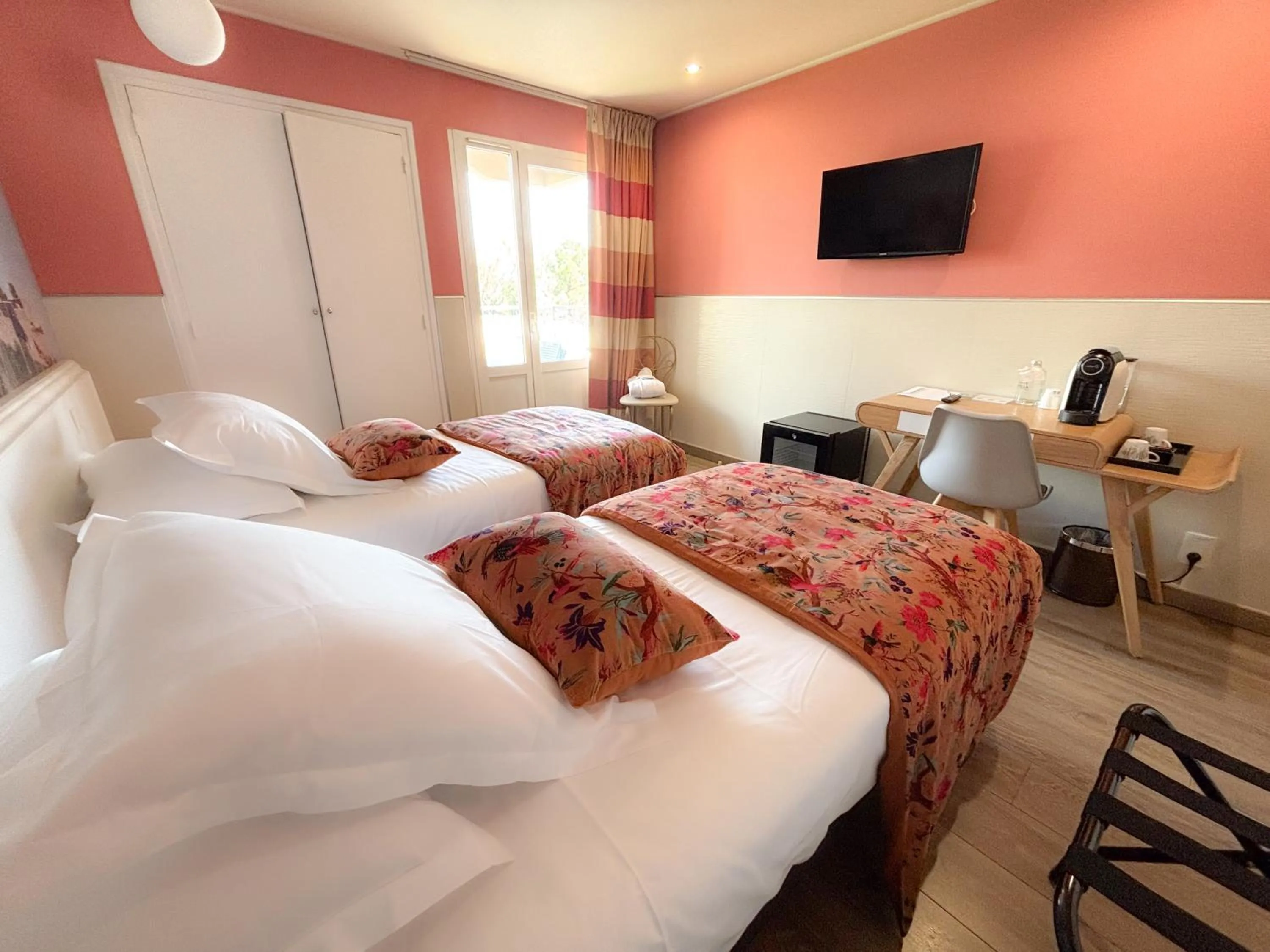 Property building, Bed in Ostella Spa & Resort