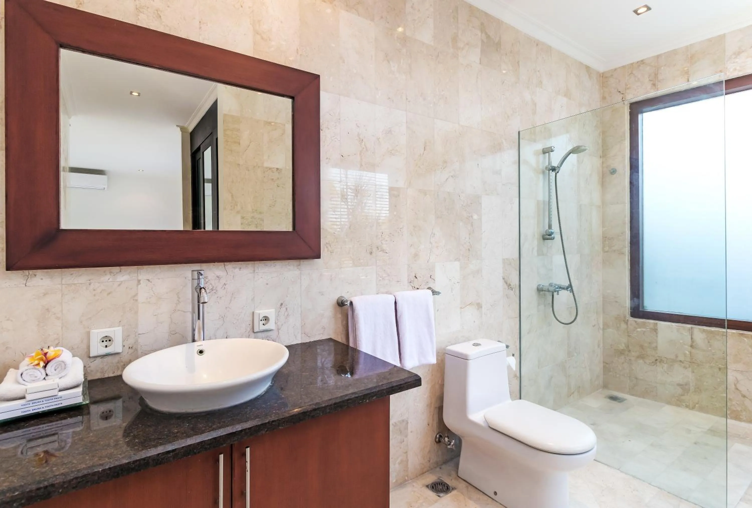 Toilet in Villa Lalang Temu