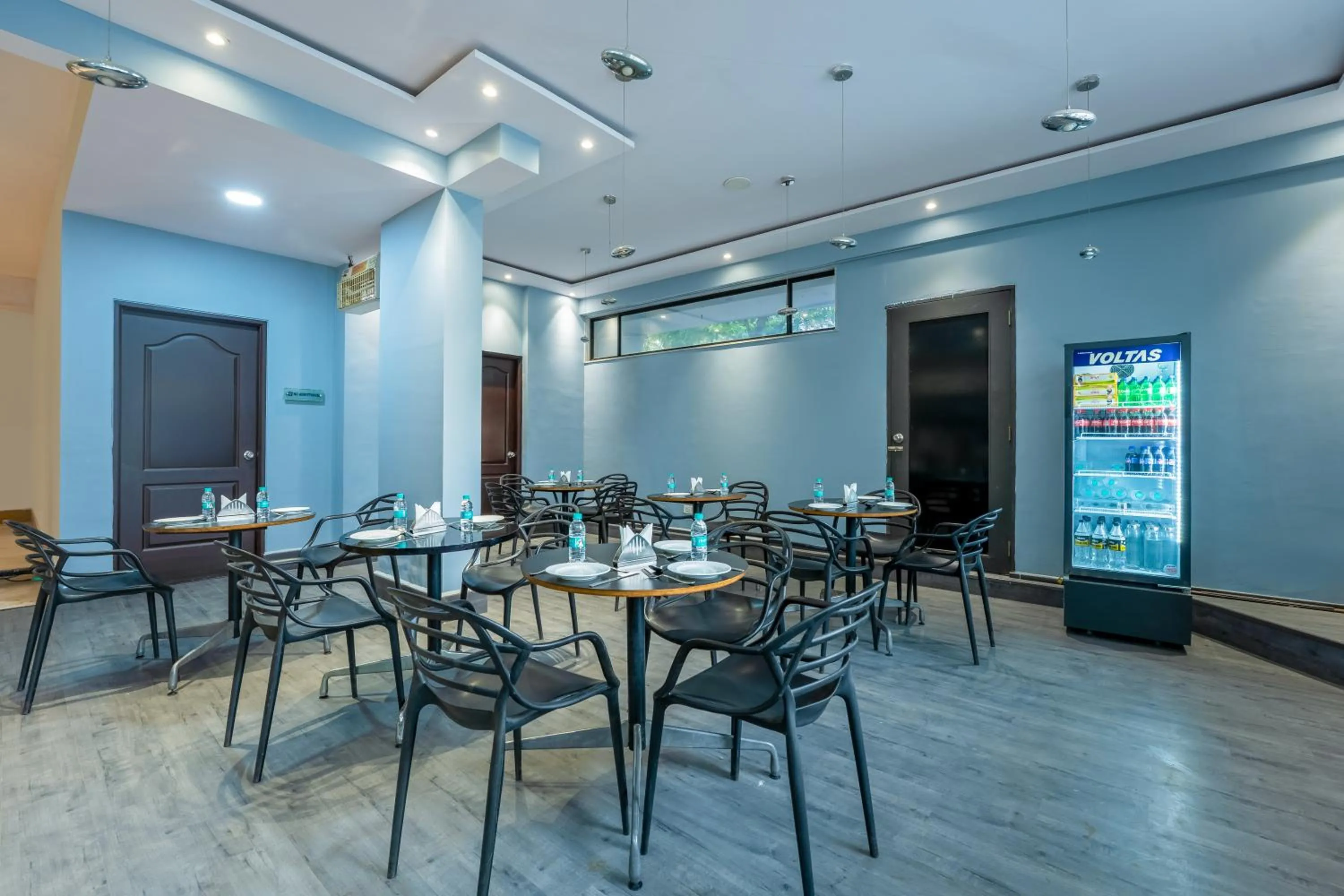 Restaurant/places to eat in asar Landmark Suites Mumbai International Airport by Orion Hotels