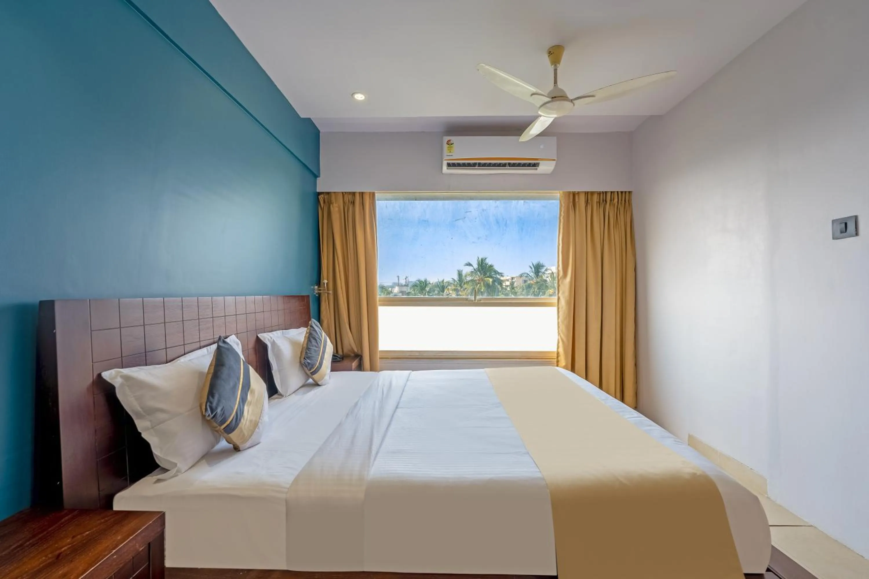 Bed in asar Landmark Suites Mumbai International Airport by Orion Hotels