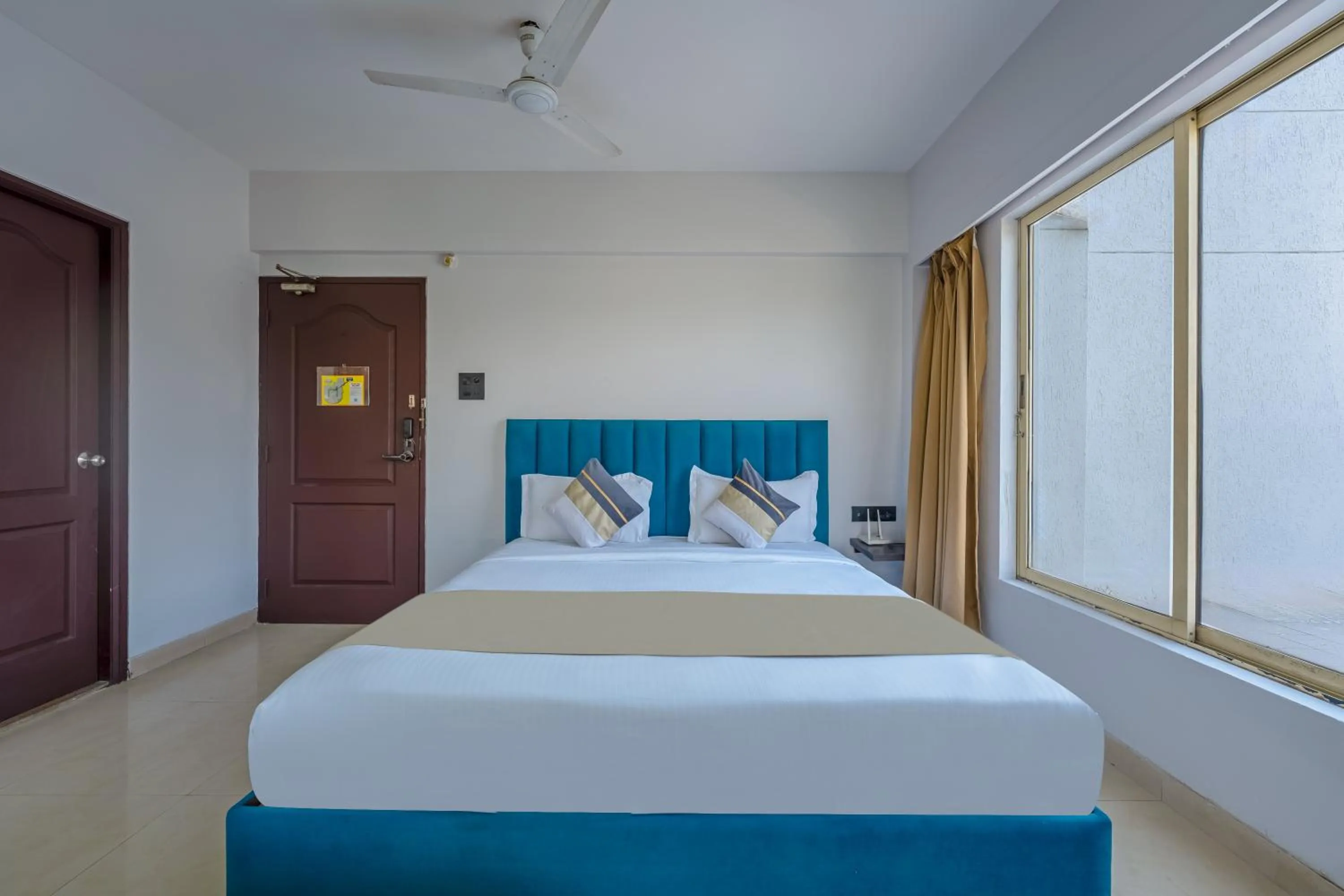 Bed in asar Landmark Suites Mumbai International Airport by Orion Hotels