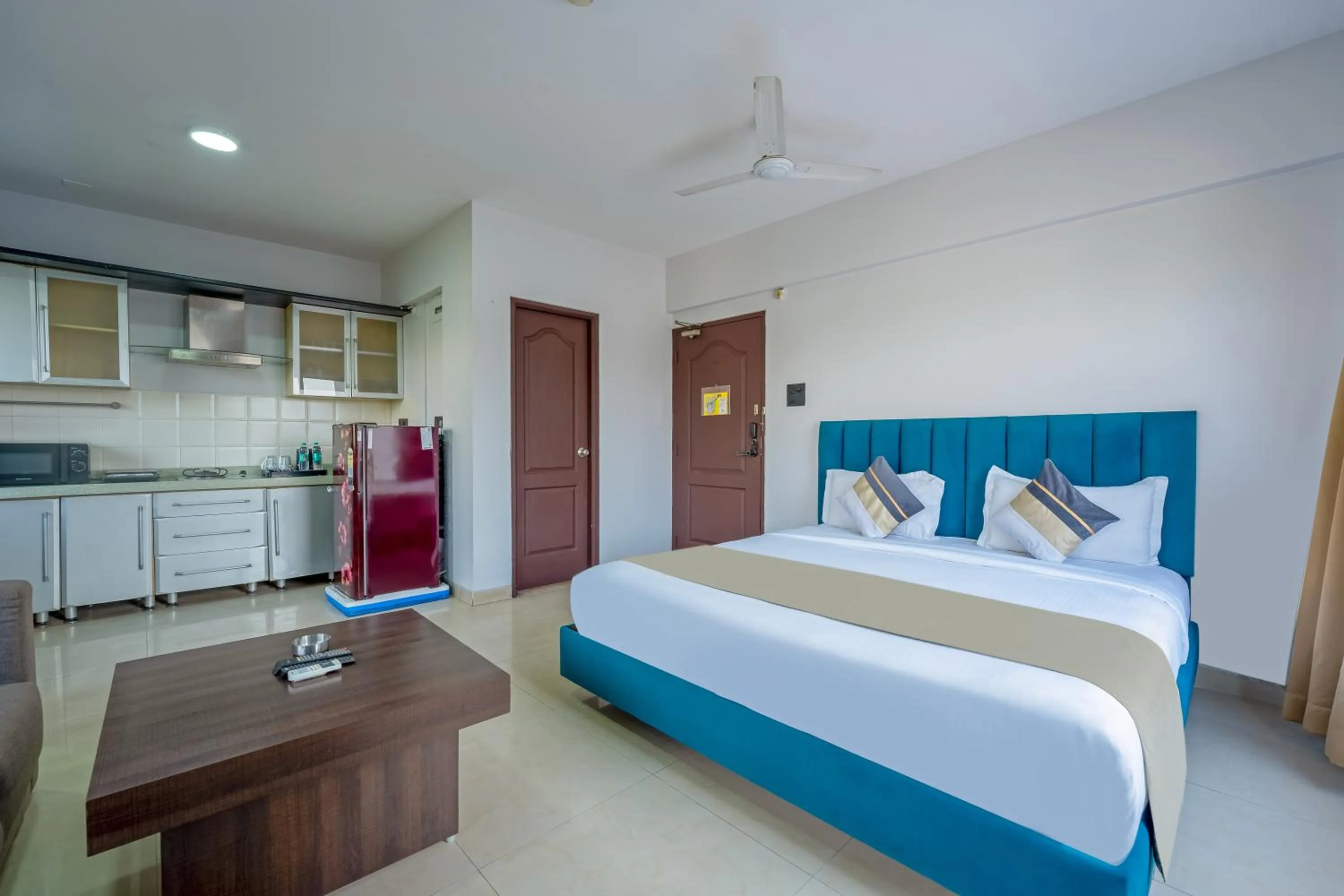 Bed in asar Landmark Suites Mumbai International Airport by Orion Hotels