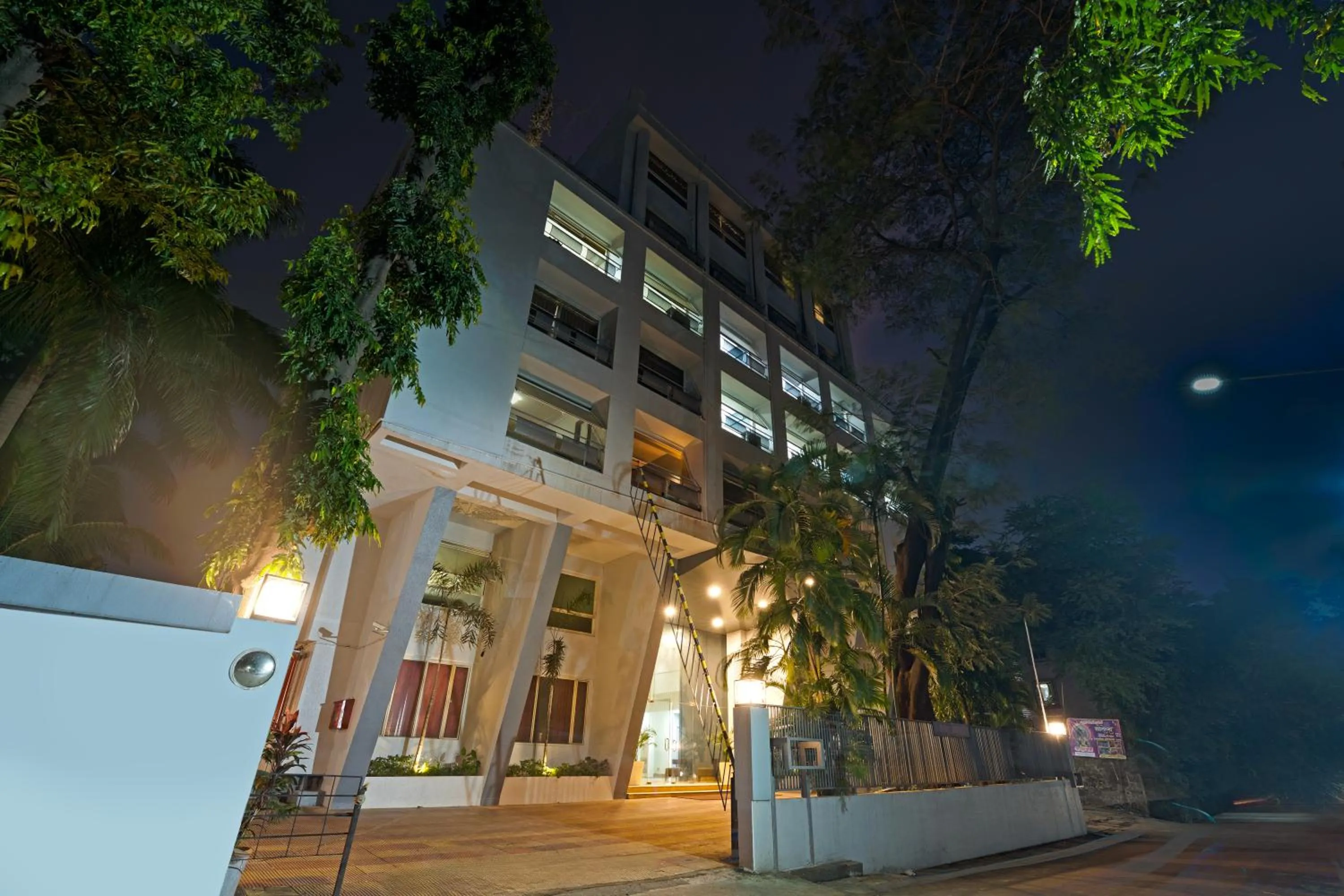 Property building in asar Landmark Suites Mumbai International Airport by Orion Hotels