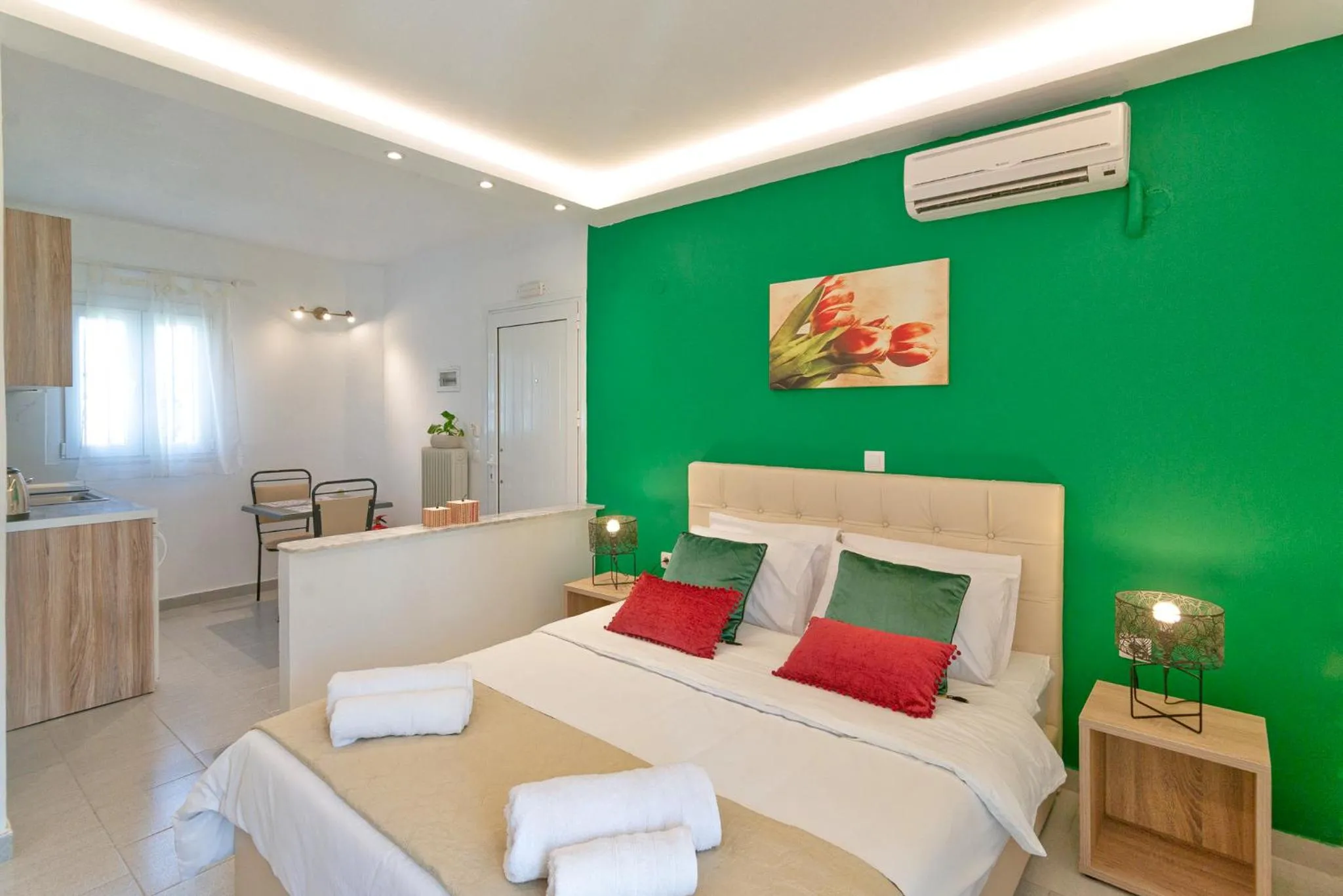 Living room, Bed in Zografia