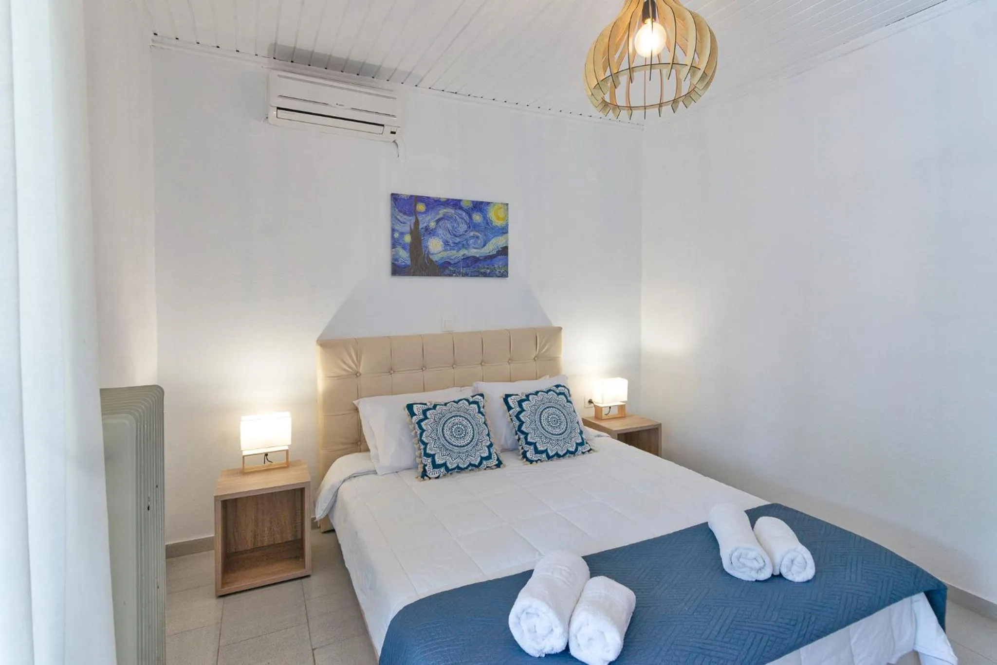 Photo of the whole room, Bed in Zografia