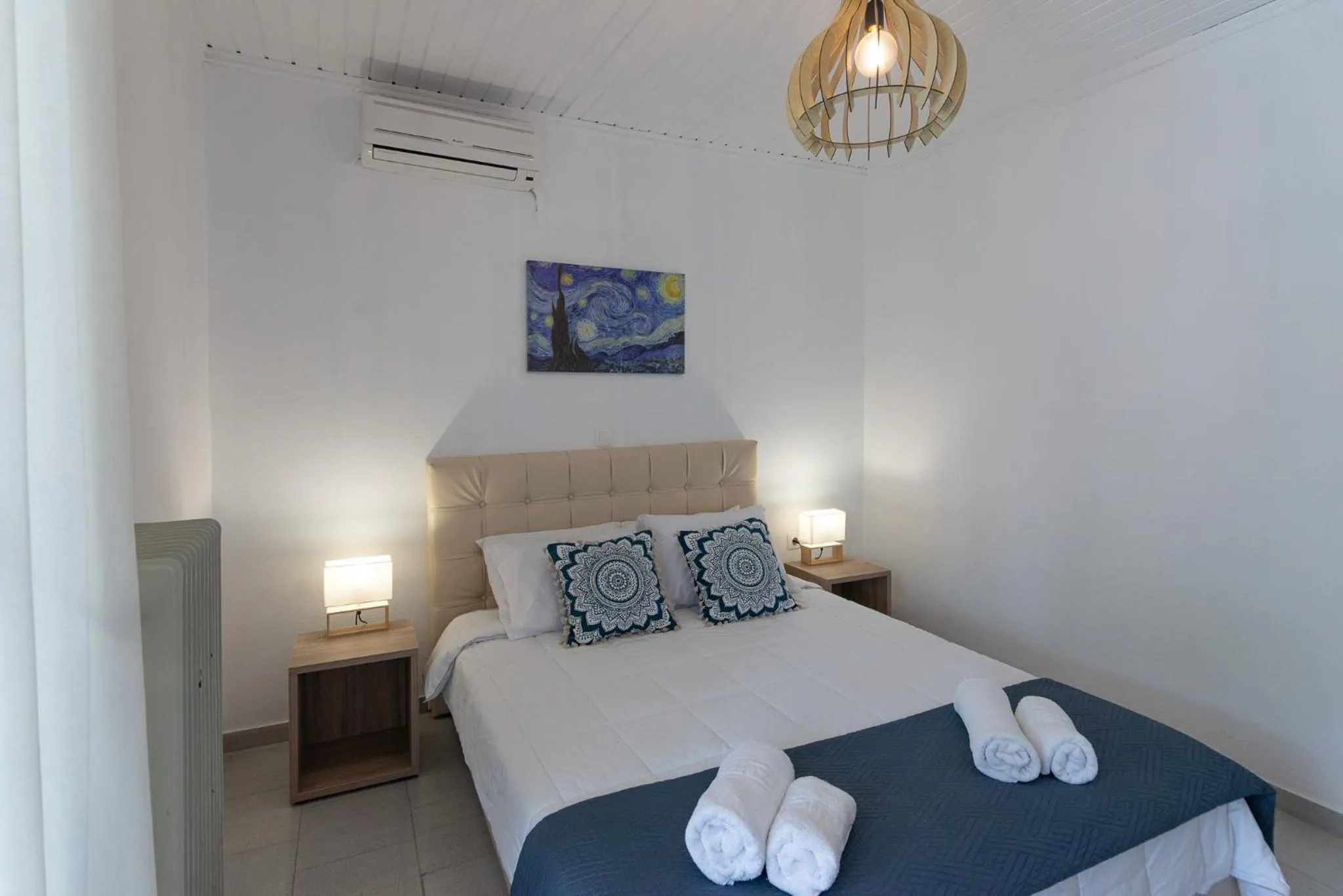 Photo of the whole room, Bed in Zografia