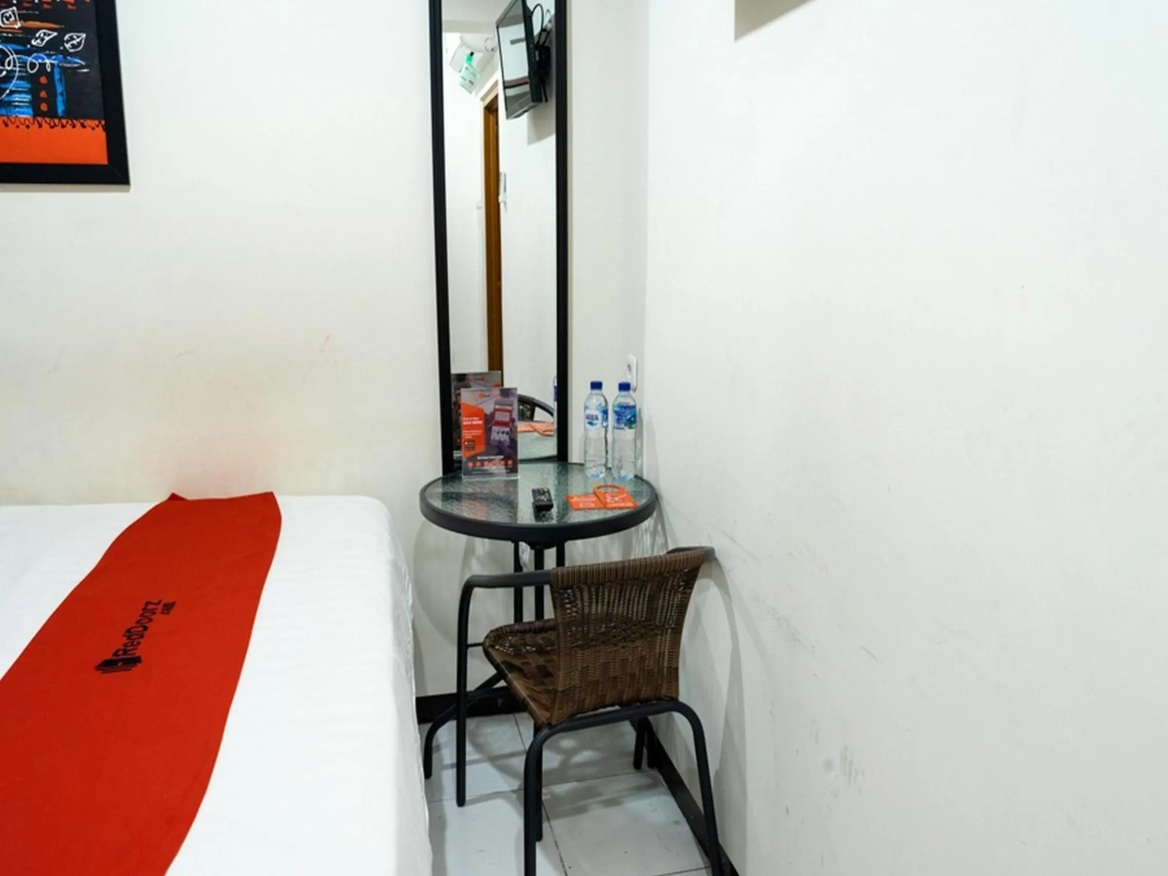 Bedroom, Bed in RedDoorz near Setrasari Mall 4