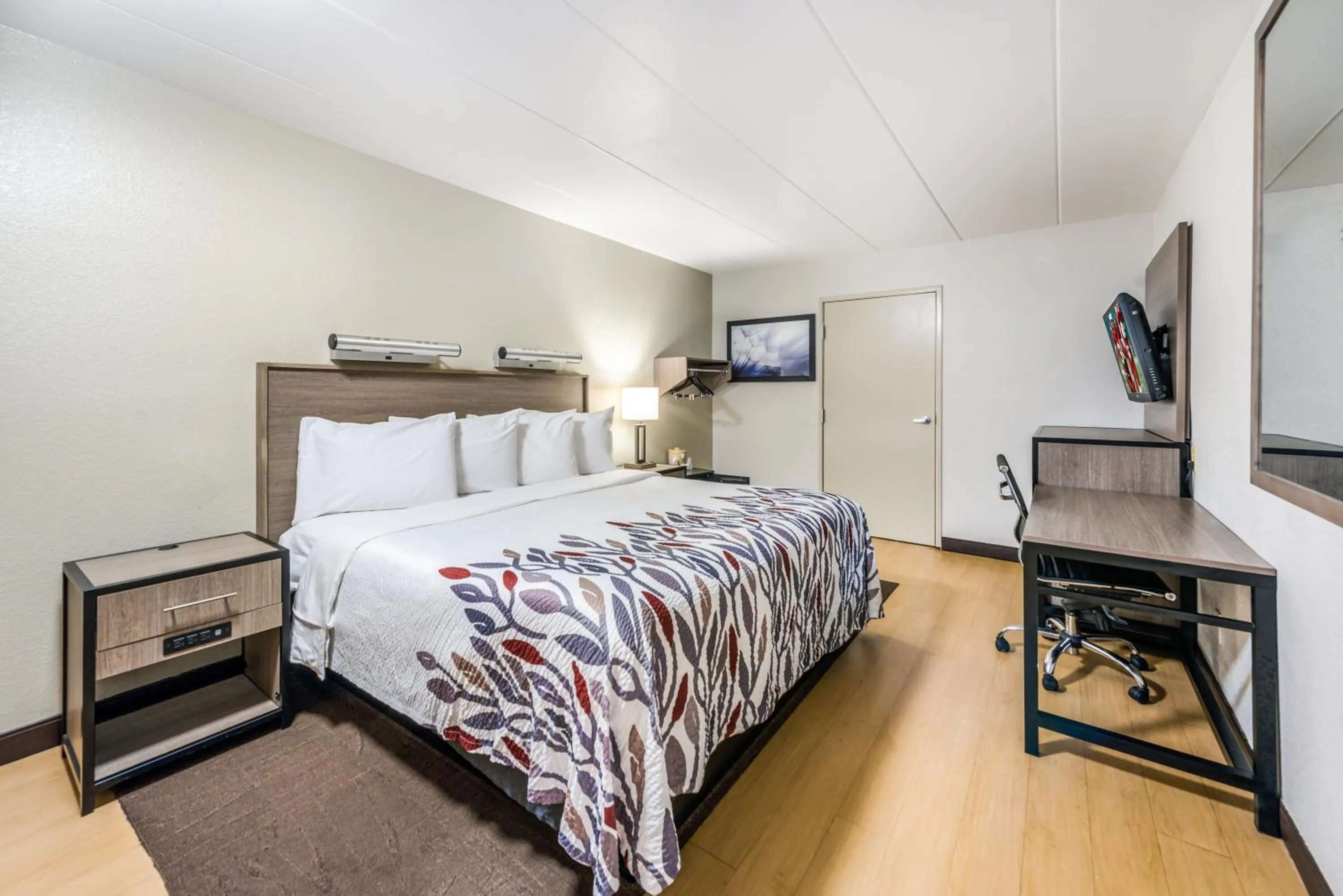 Bedroom in Red Roof Inn Dayton South - Miamisburg