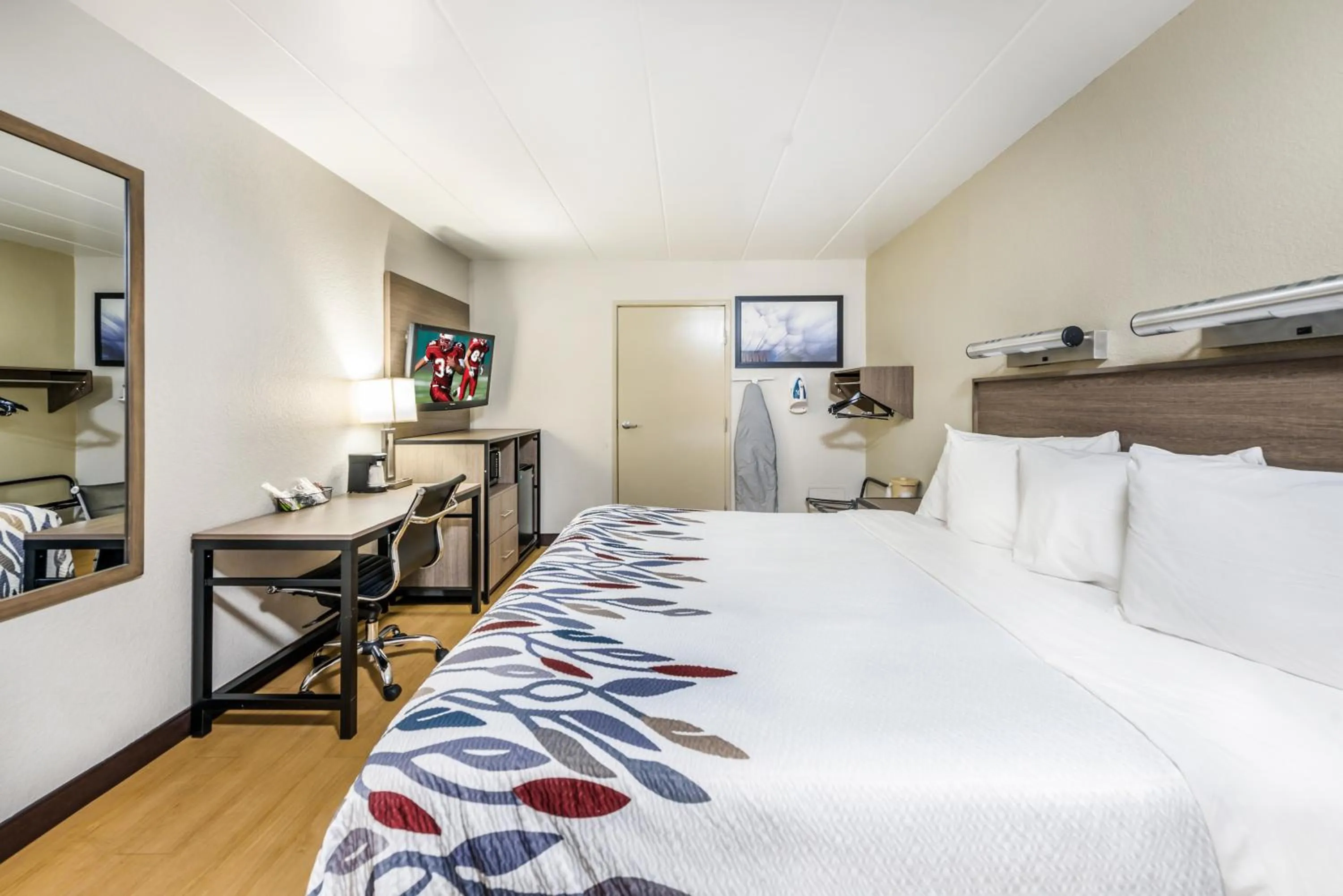 Photo of the whole room in Red Roof Inn Dayton South - Miamisburg