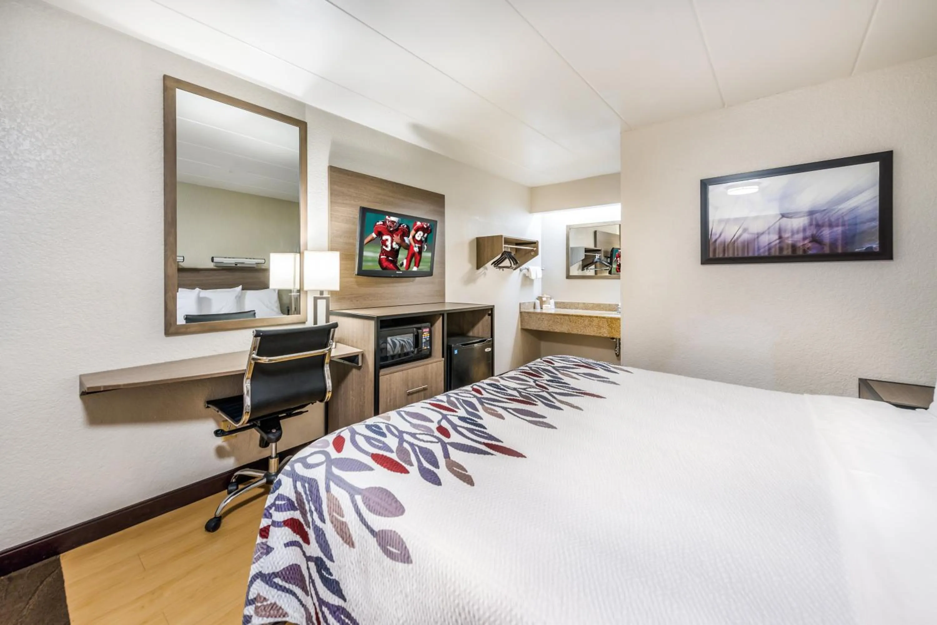 Photo of the whole room in Red Roof Inn Dayton South - Miamisburg