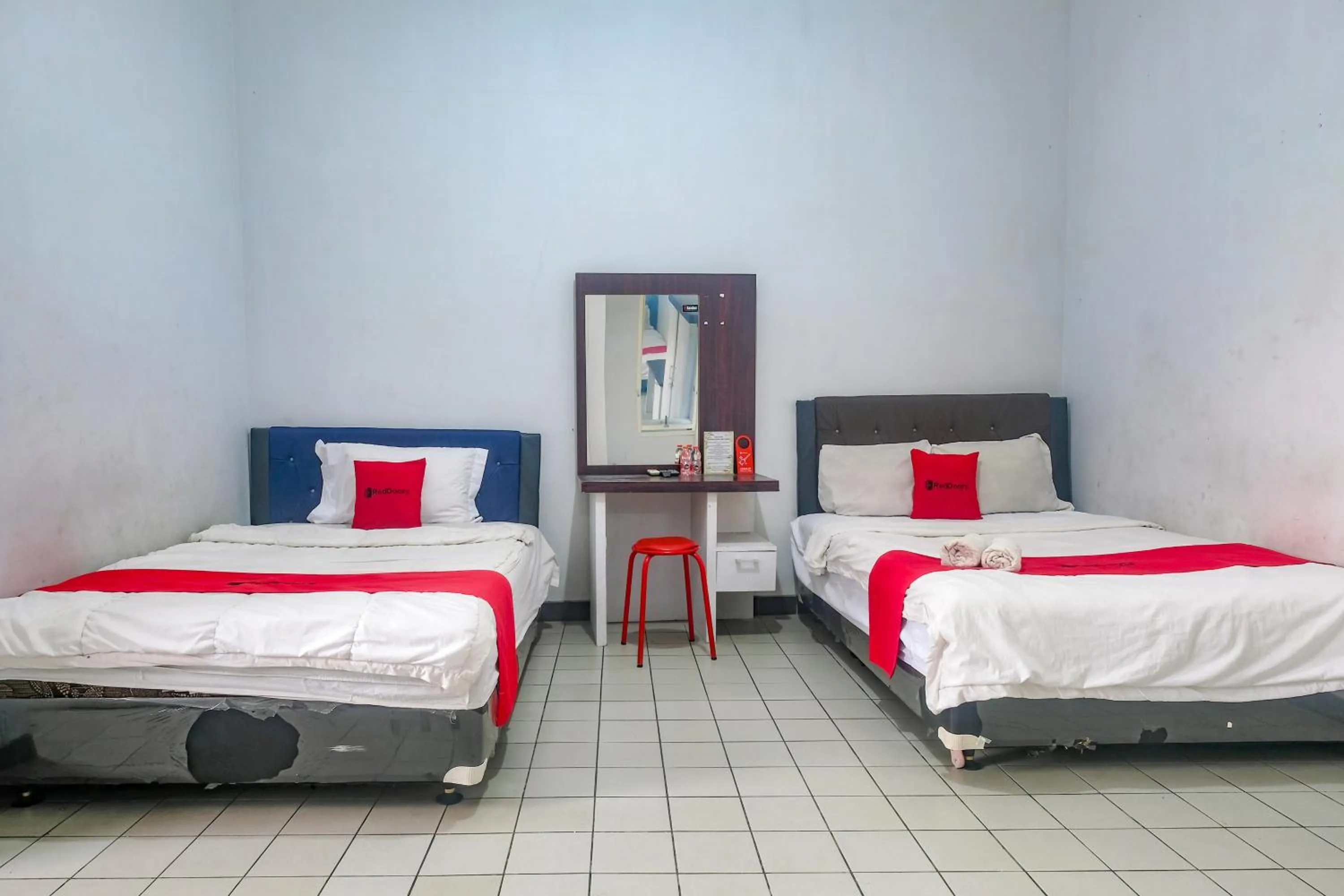 Bedroom, Bed in RedDoorz near Batik Tulis Celaket 2