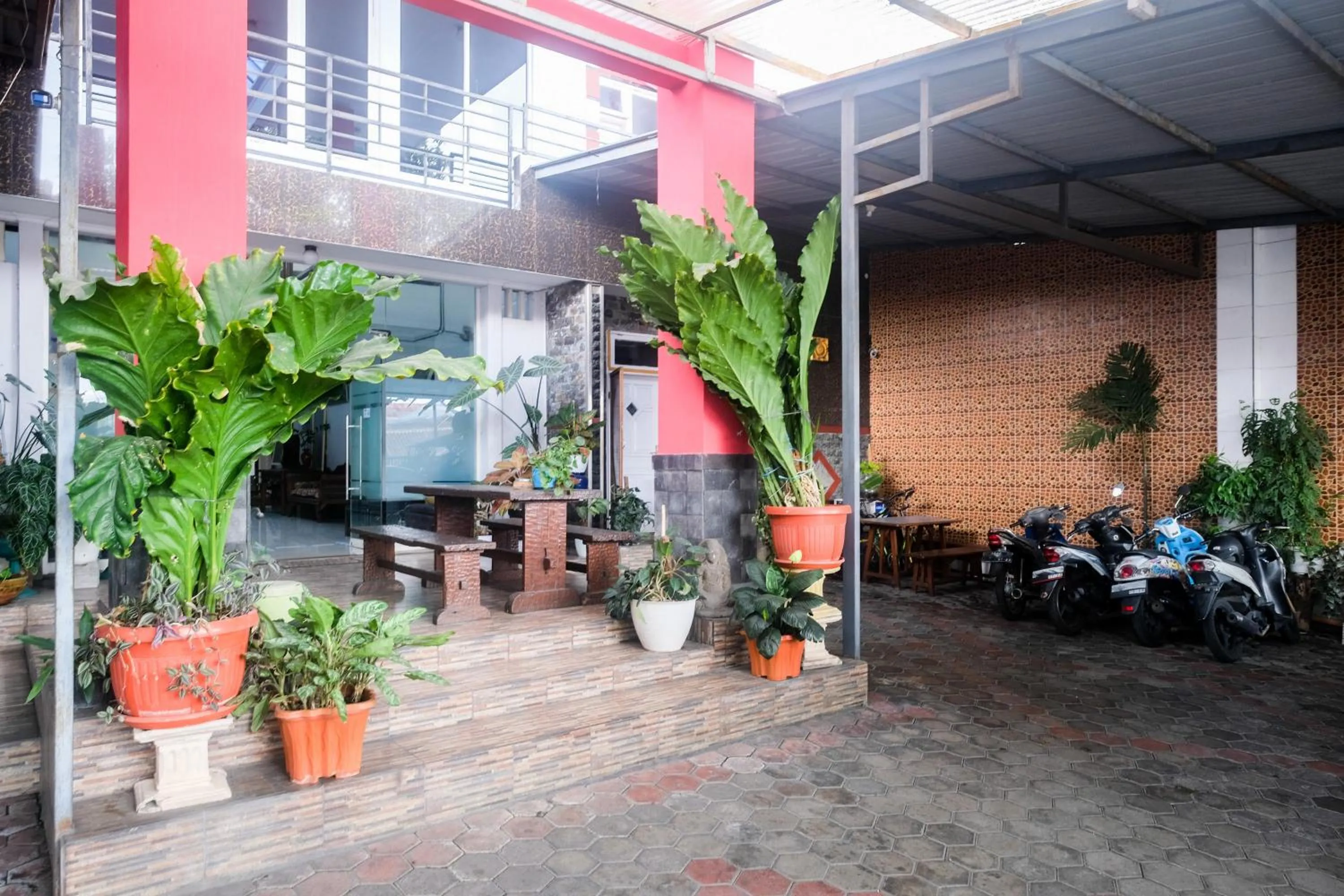 Property building in RedDoorz near Batik Tulis Celaket 2