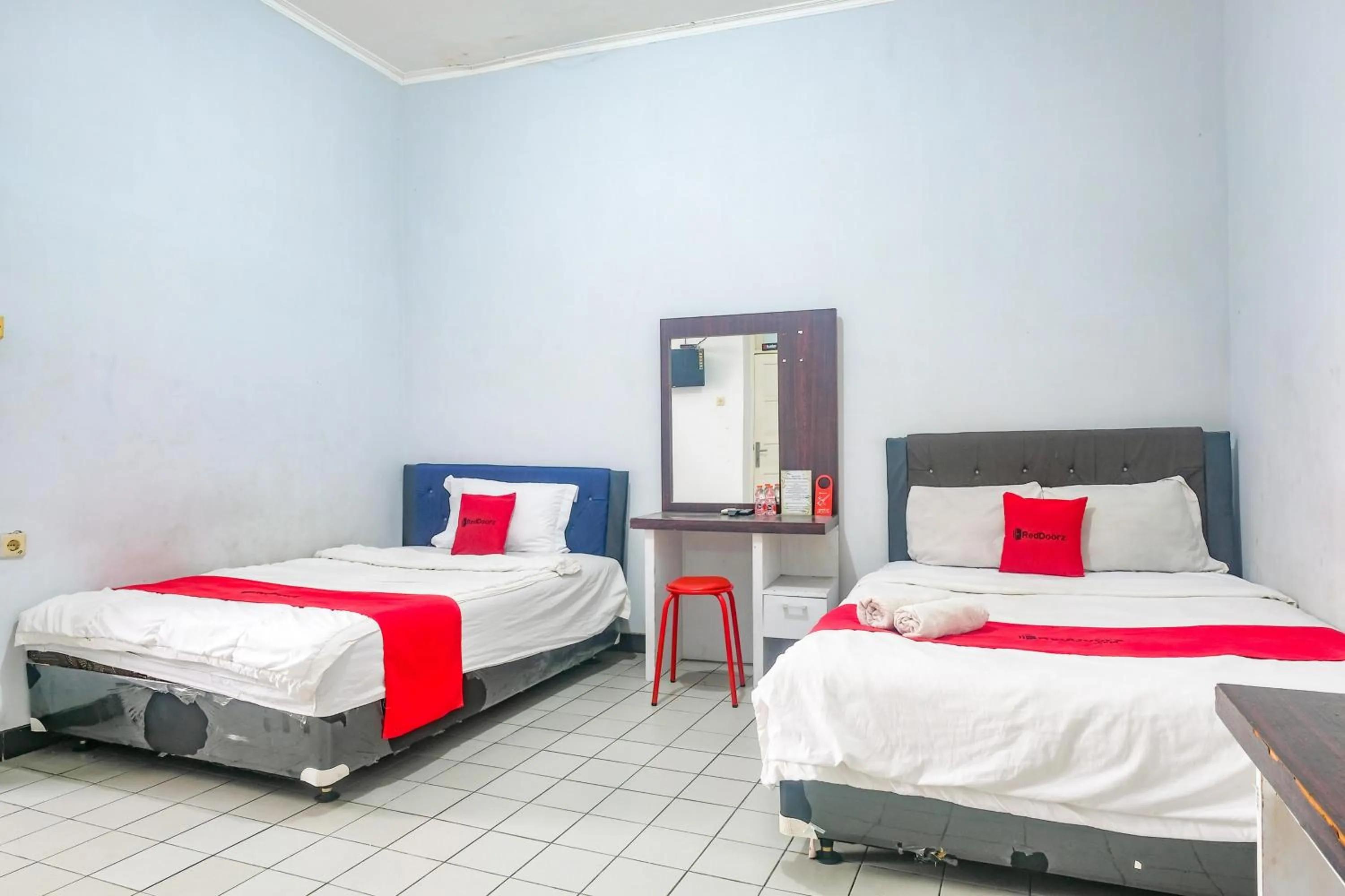 Bedroom, Bed in RedDoorz near Batik Tulis Celaket 2