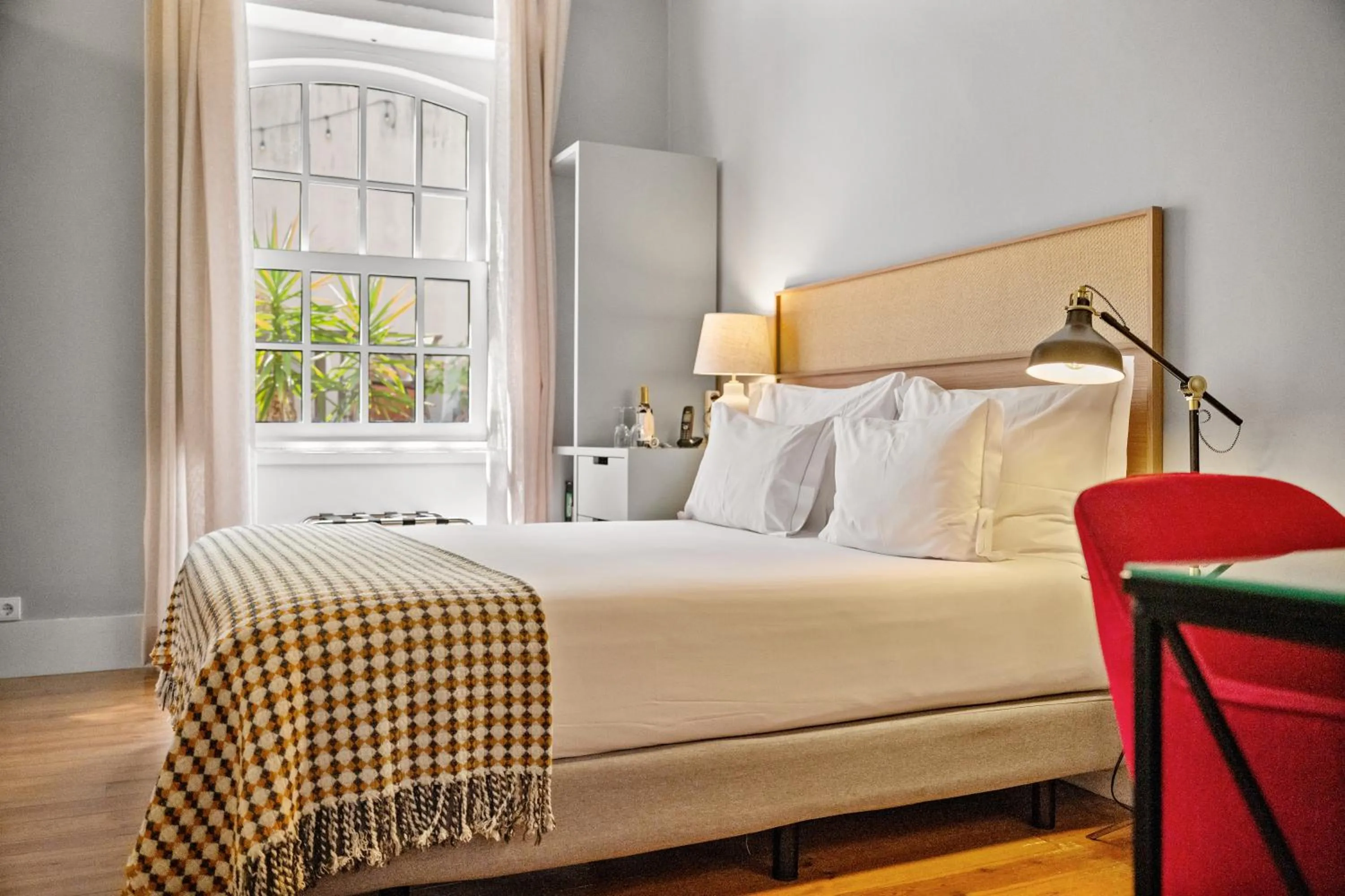 Bed in Casa dos Lóios by Shiadu