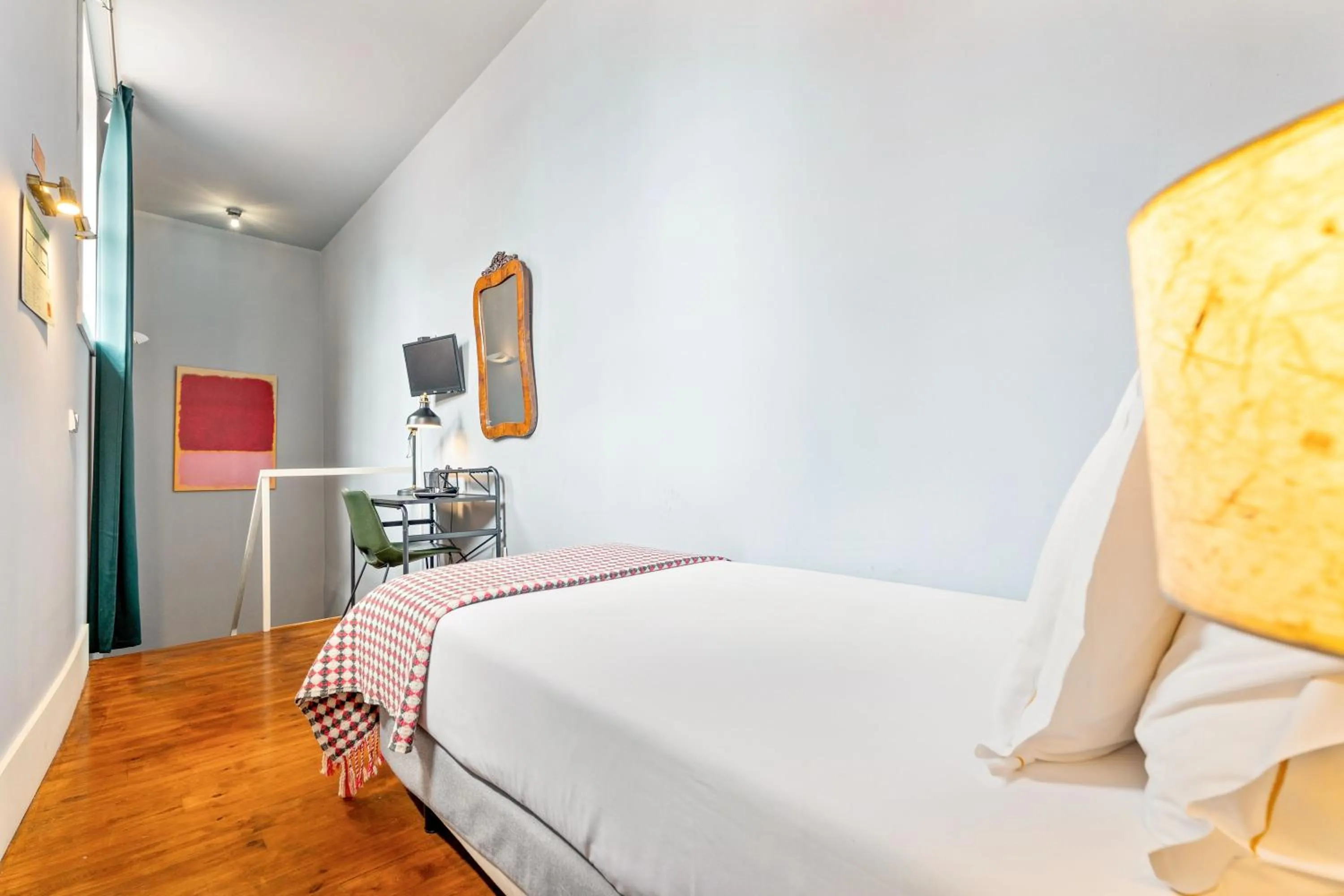 Bed in Casa dos Lóios by Shiadu