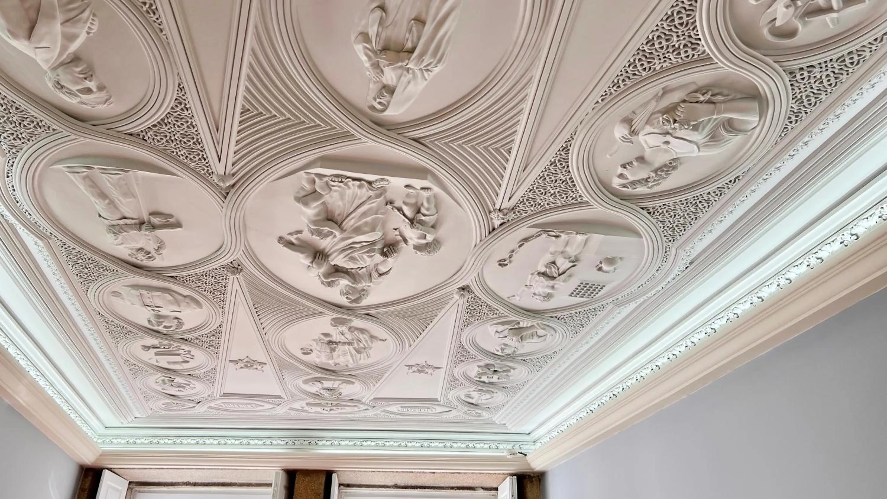 Decorative detail in Casa dos Lóios by Shiadu