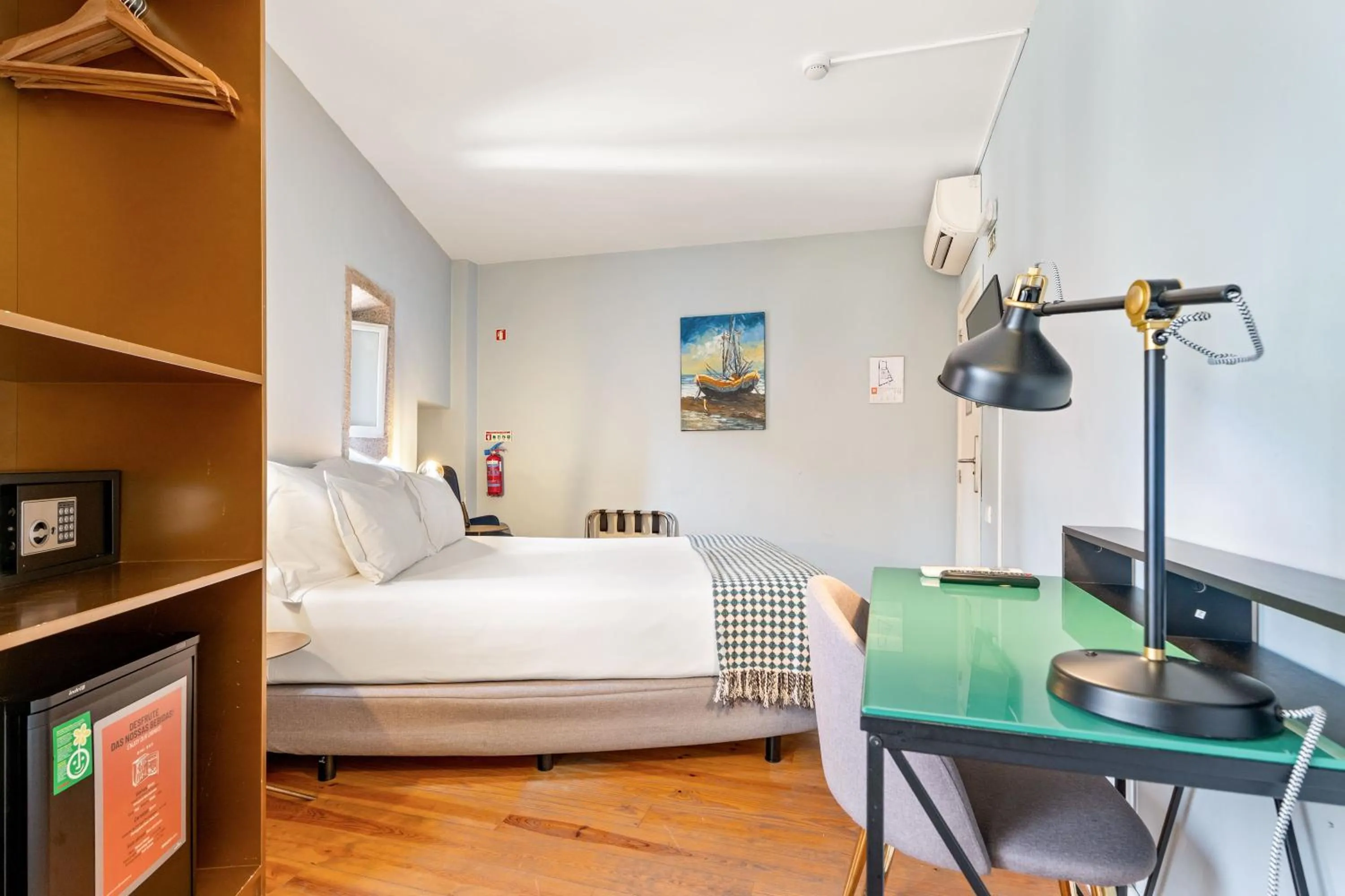 Bed in Casa dos Lóios by Shiadu