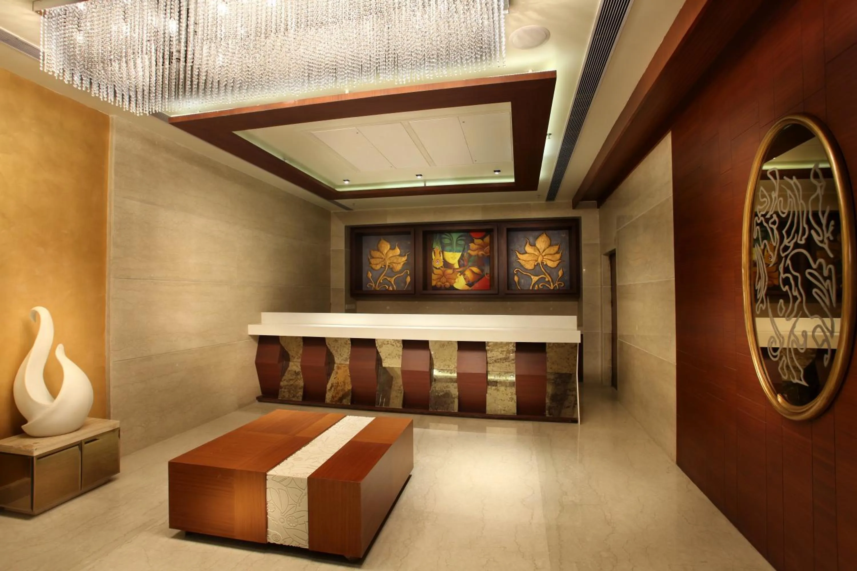 Lobby or reception, Bed in Mahagun Sarovar Portico Suites